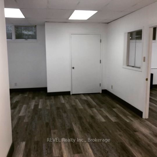 112 Queenston Street G4 Property Photo 3