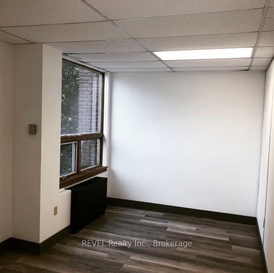 112 Queenston Street G4 Property Photo 6