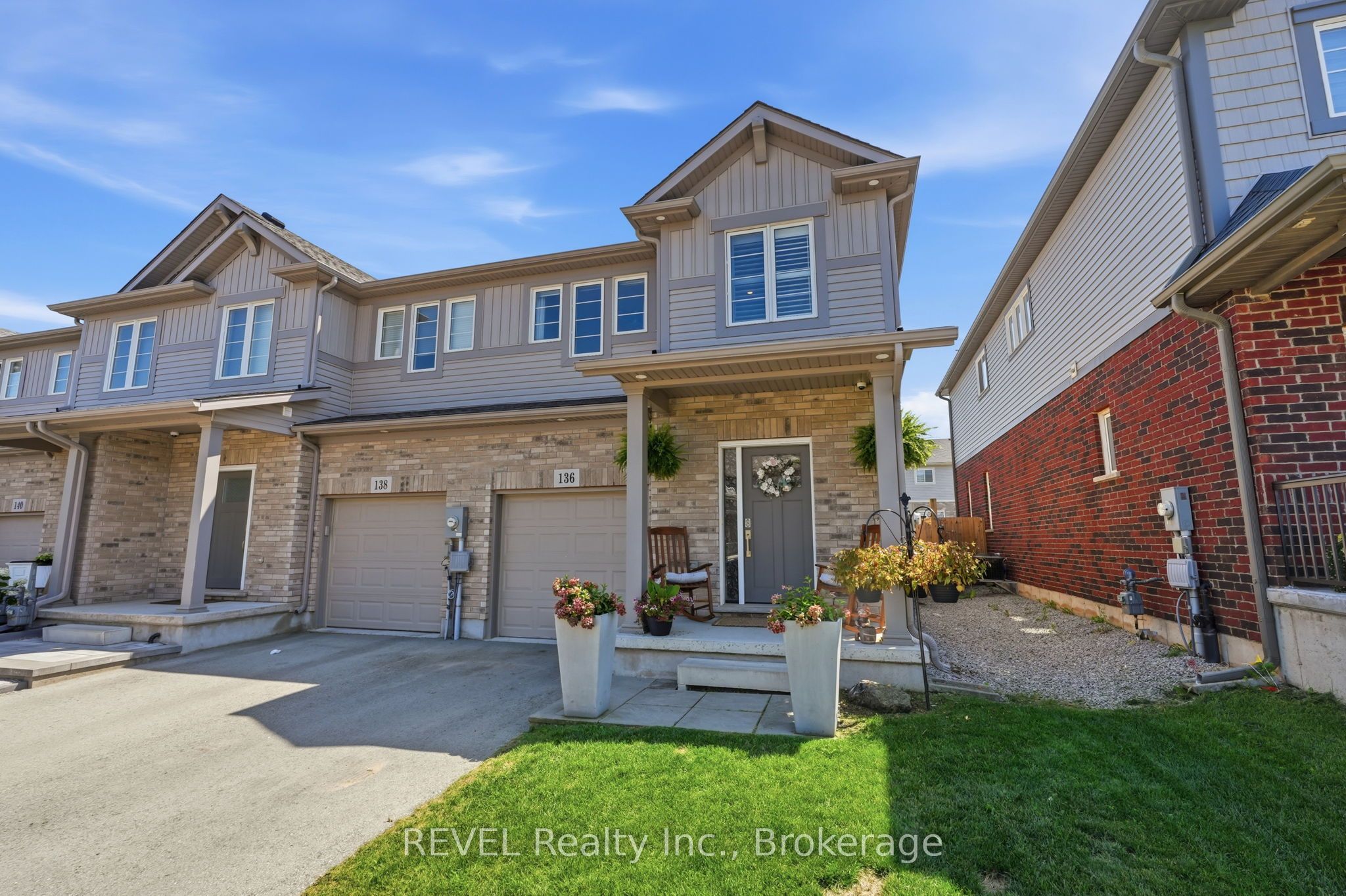 136 Acacia Road Property Photo 1