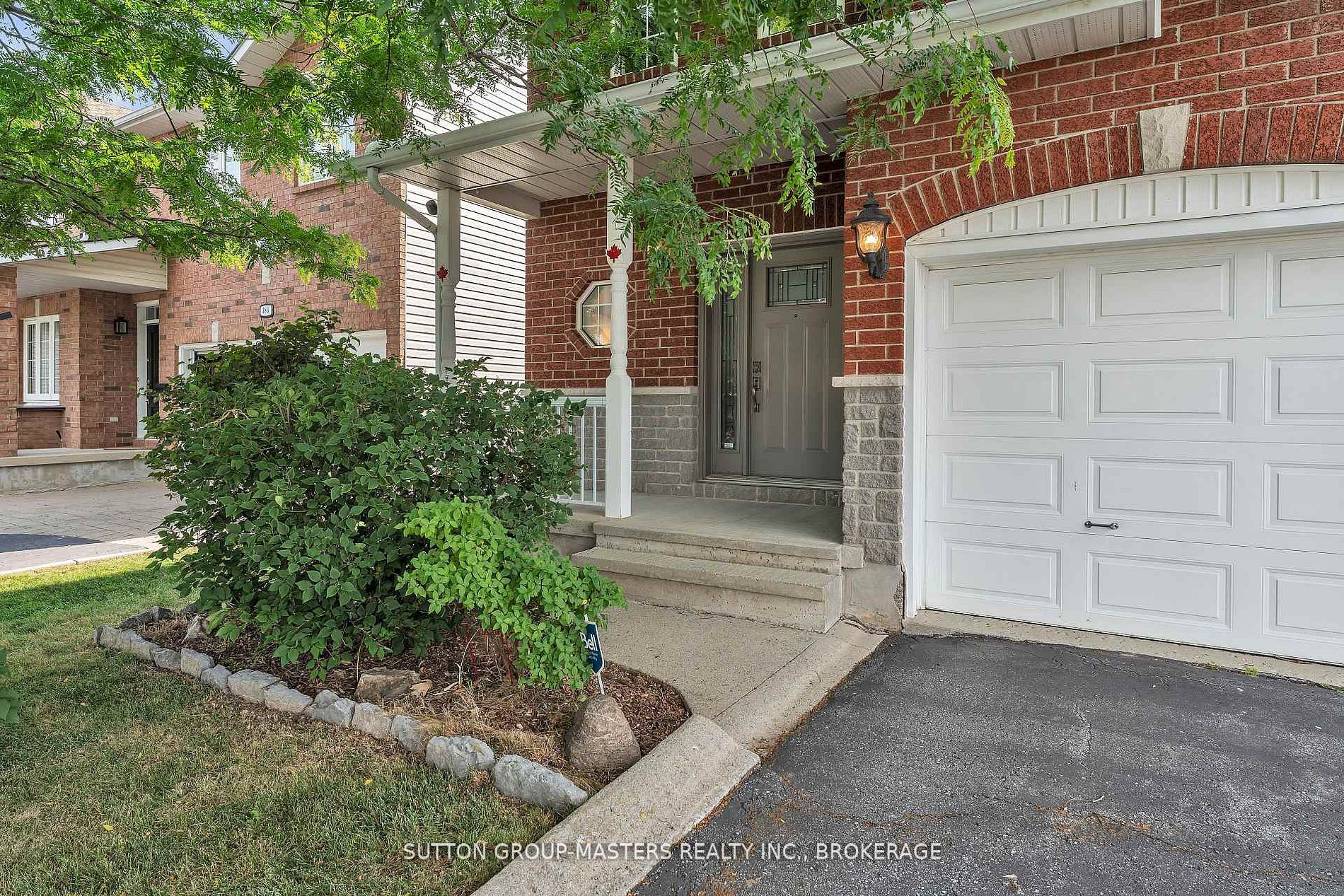 384 Emerald Street Property Photo 3