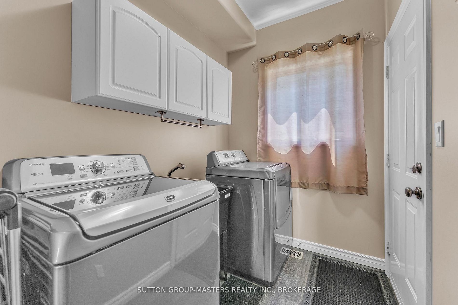 384 Emerald Street Property Photo 18