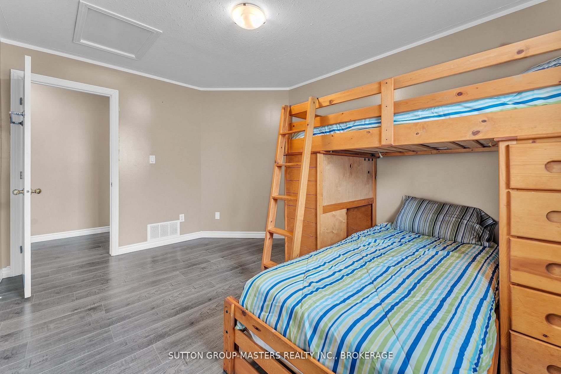 384 Emerald Street Property Photo 26