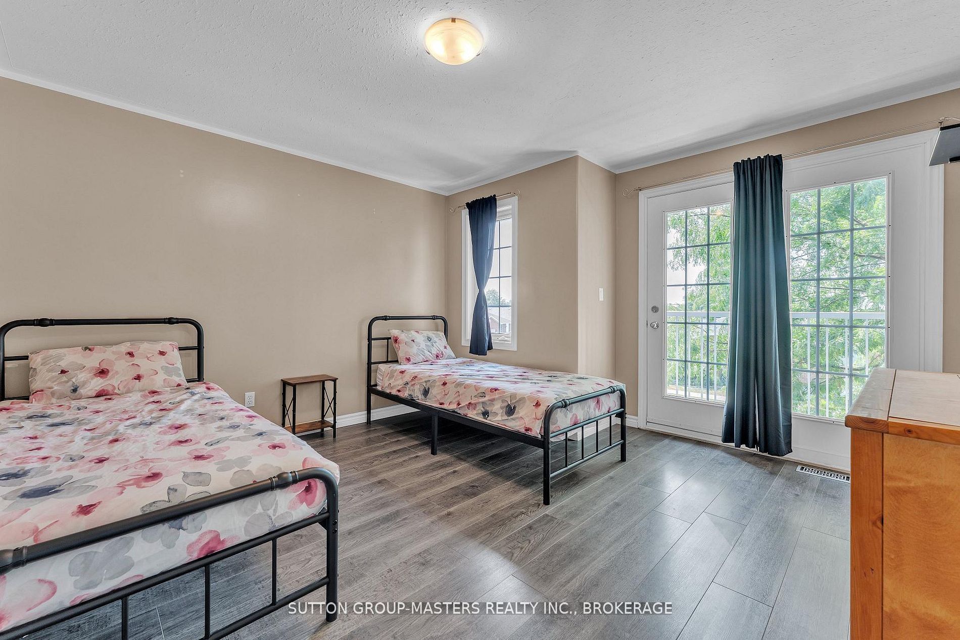 384 Emerald Street Property Photo 29