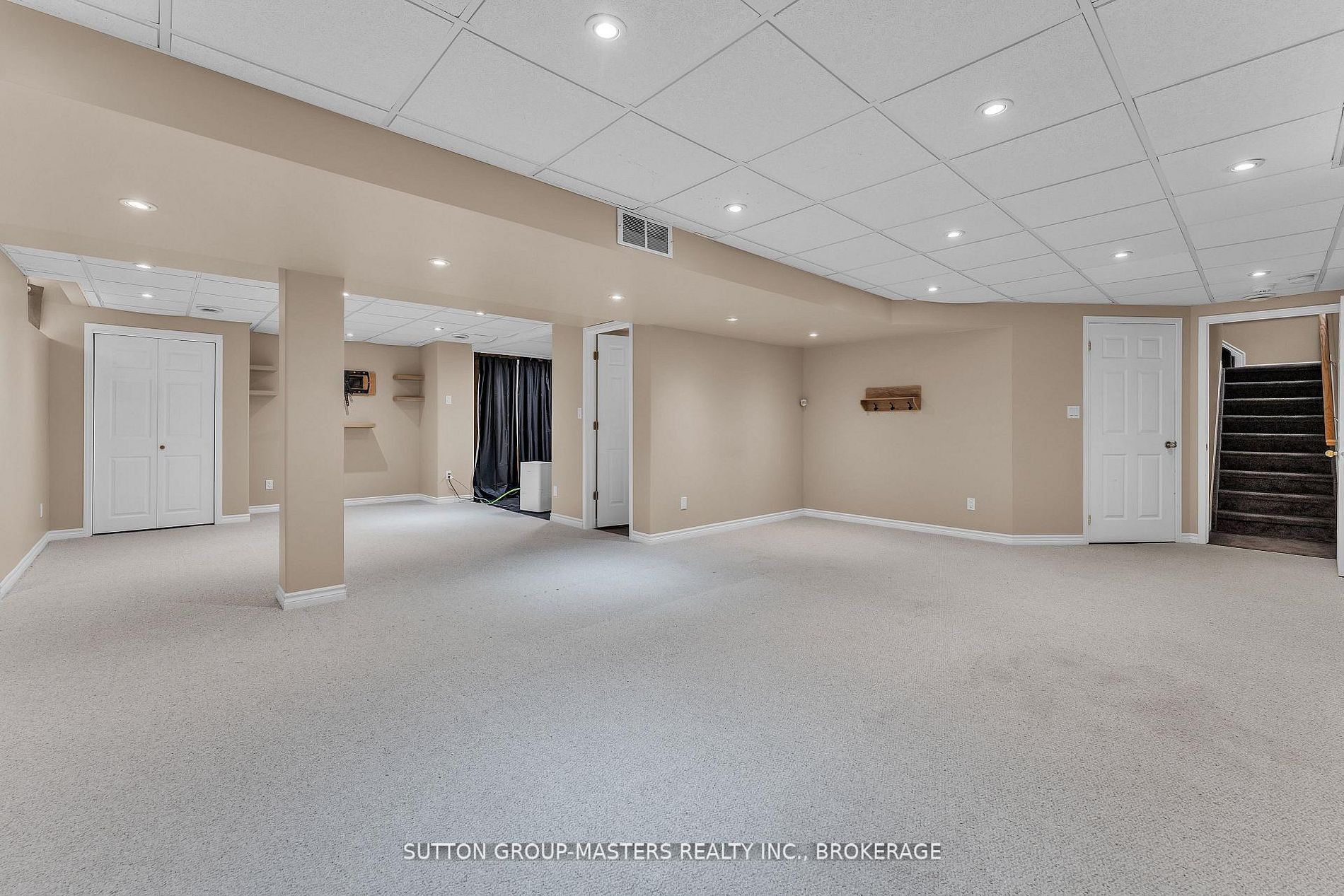 384 Emerald Street Property Photo 30