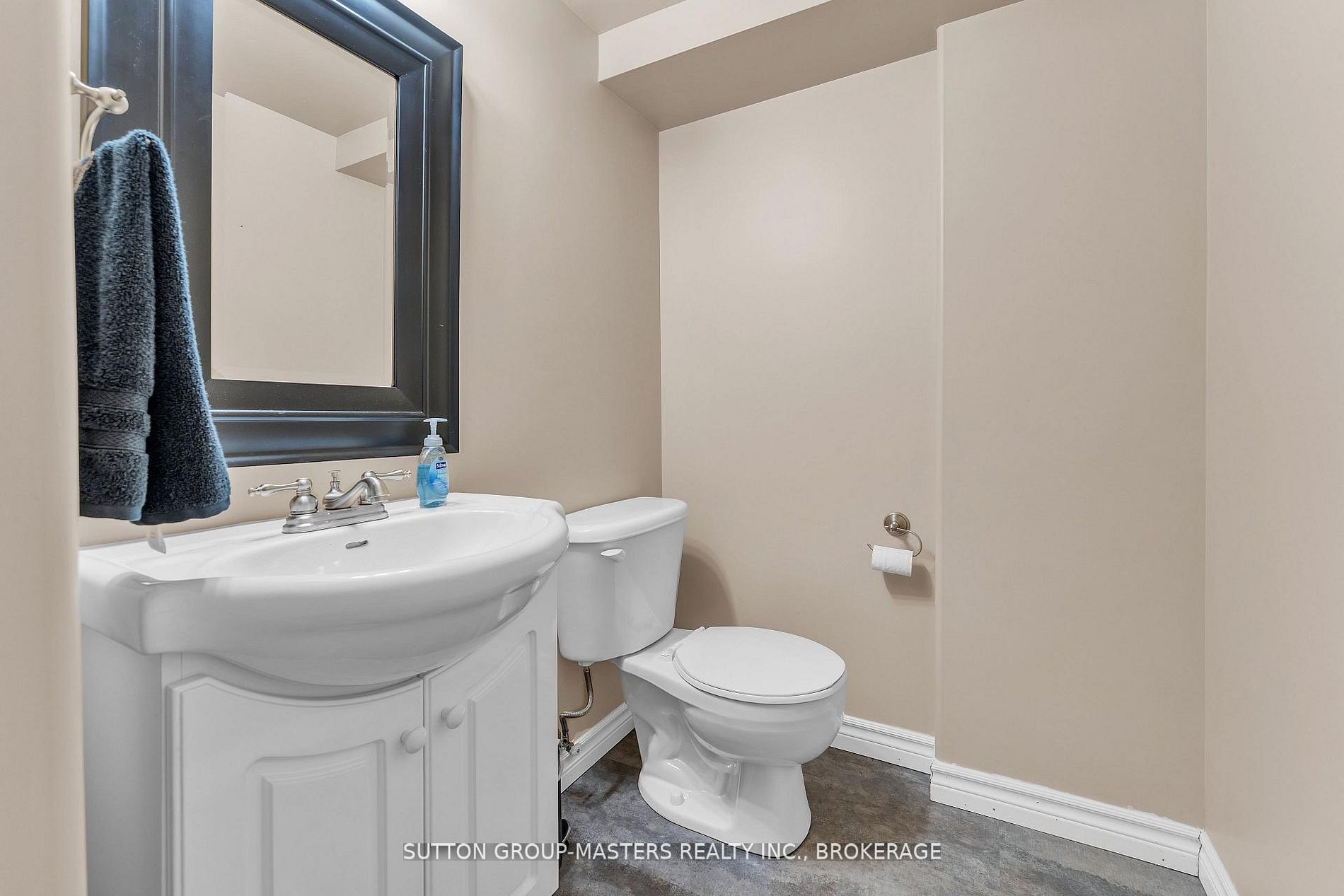 384 Emerald Street Property Photo 31