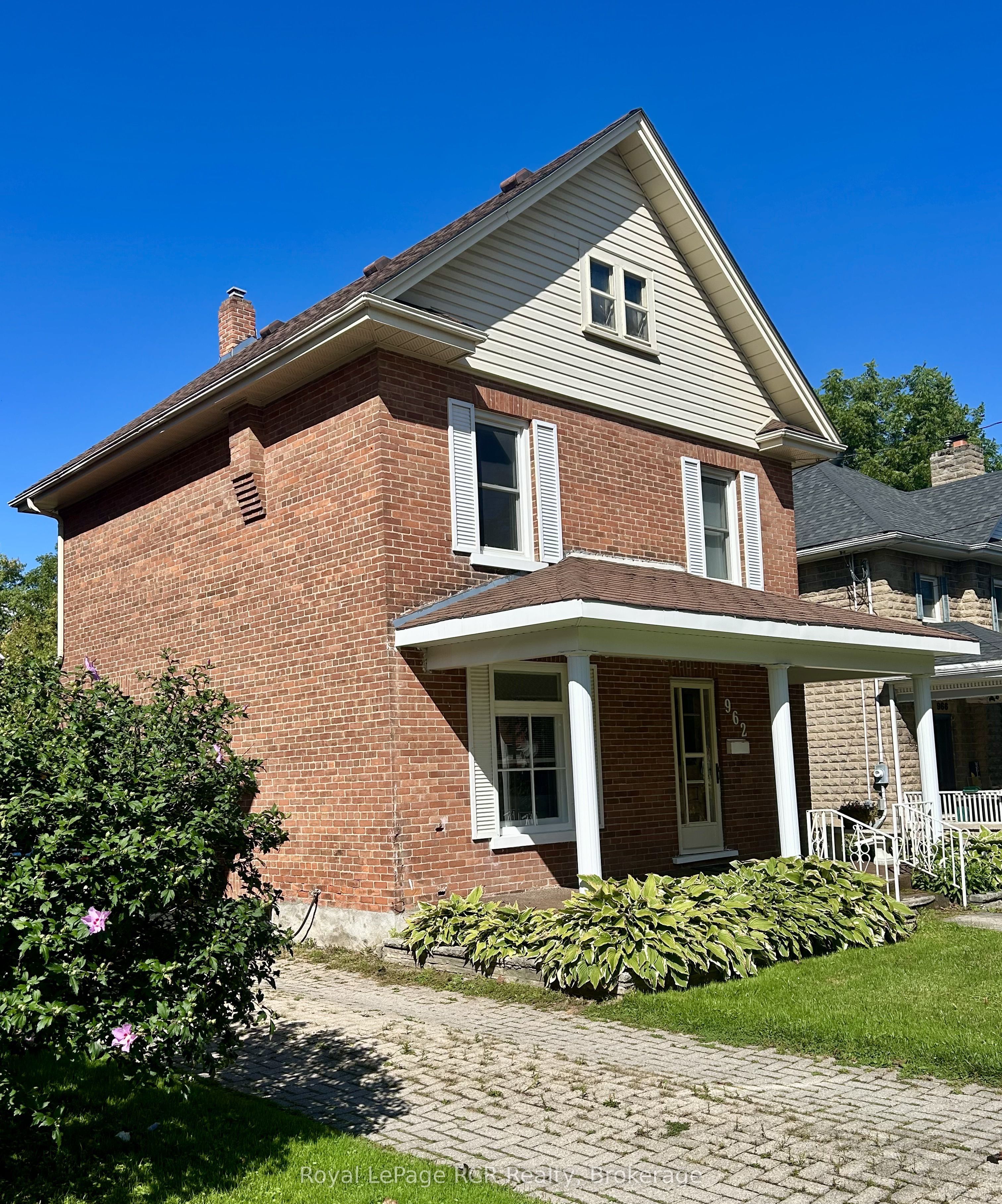 962 7th Avenue E Property Photo 1