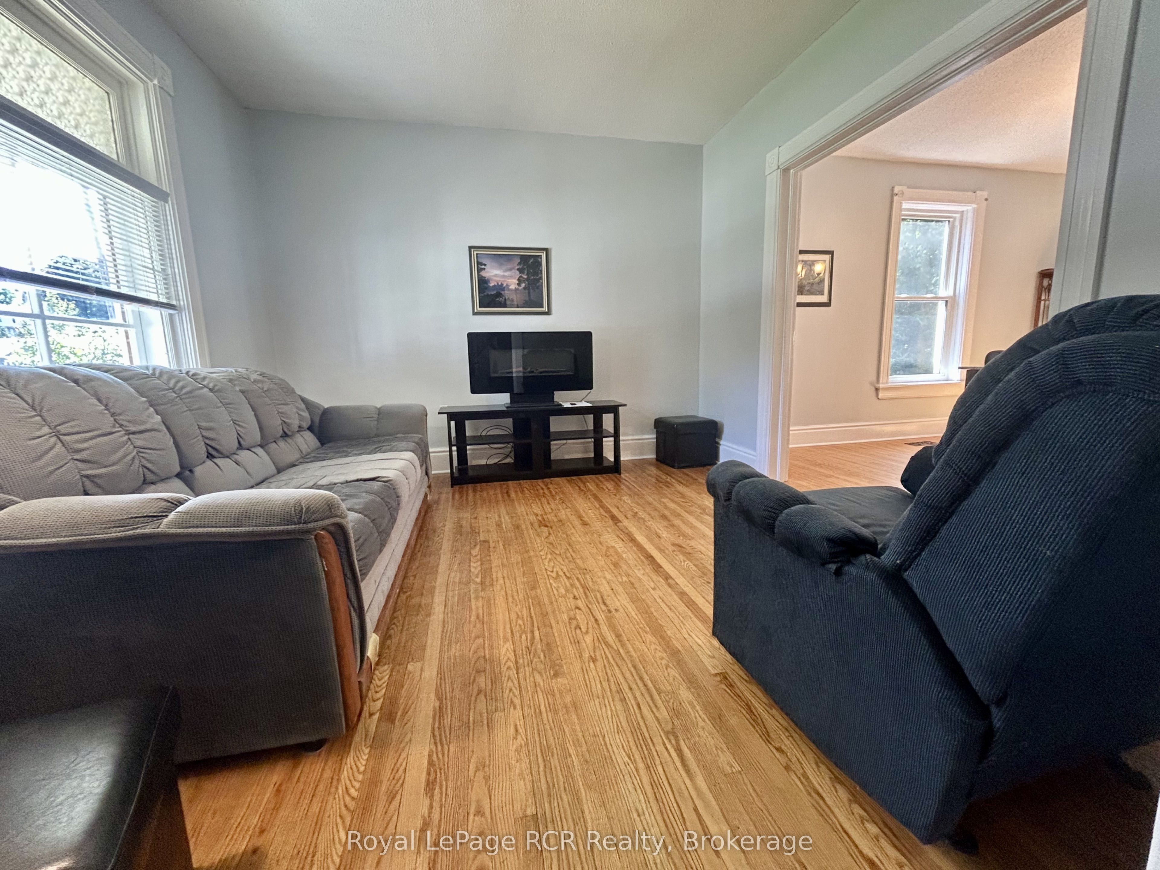 962 7th Avenue E Property Photo 3