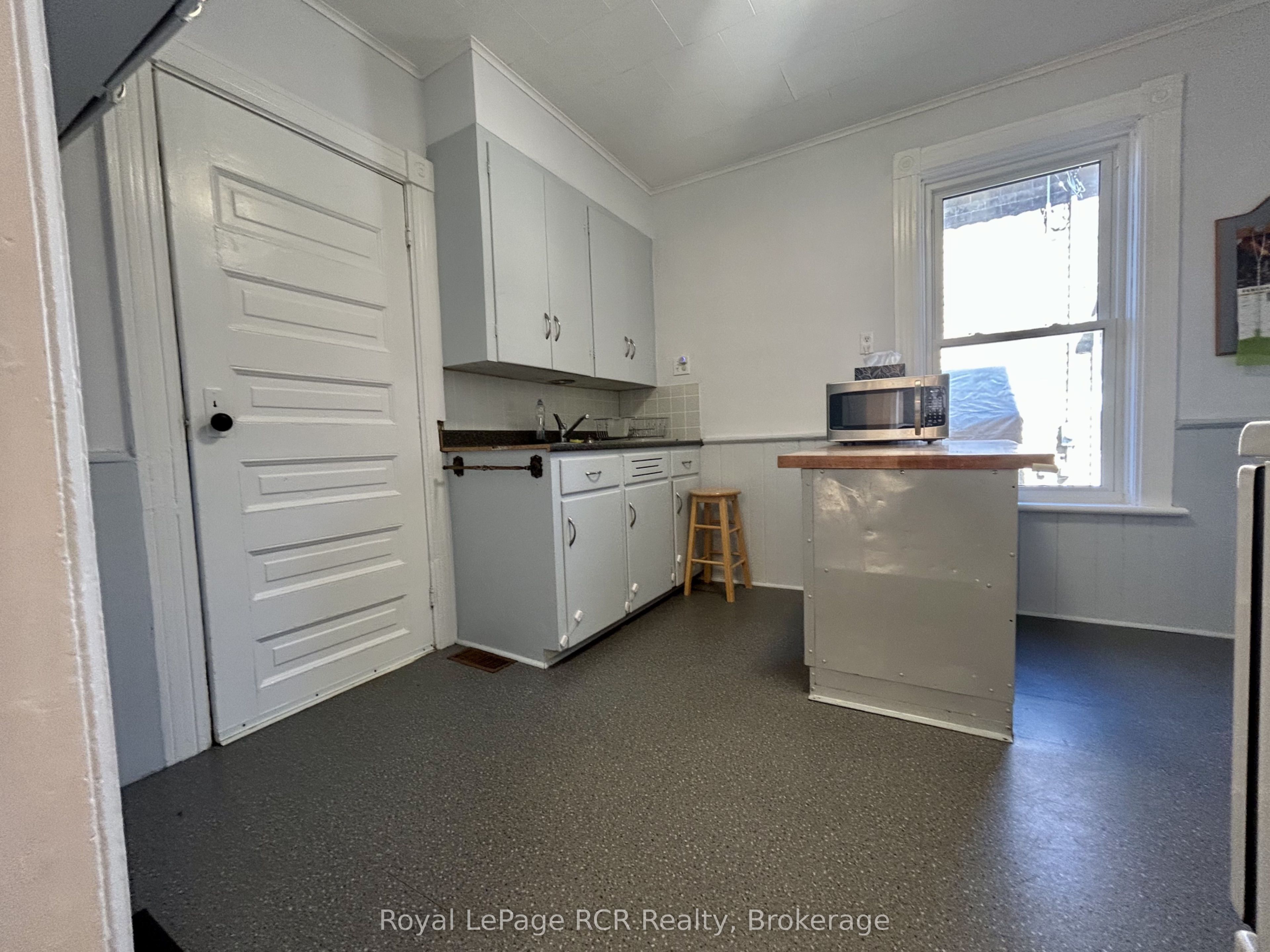 962 7th Avenue E Property Photo 7