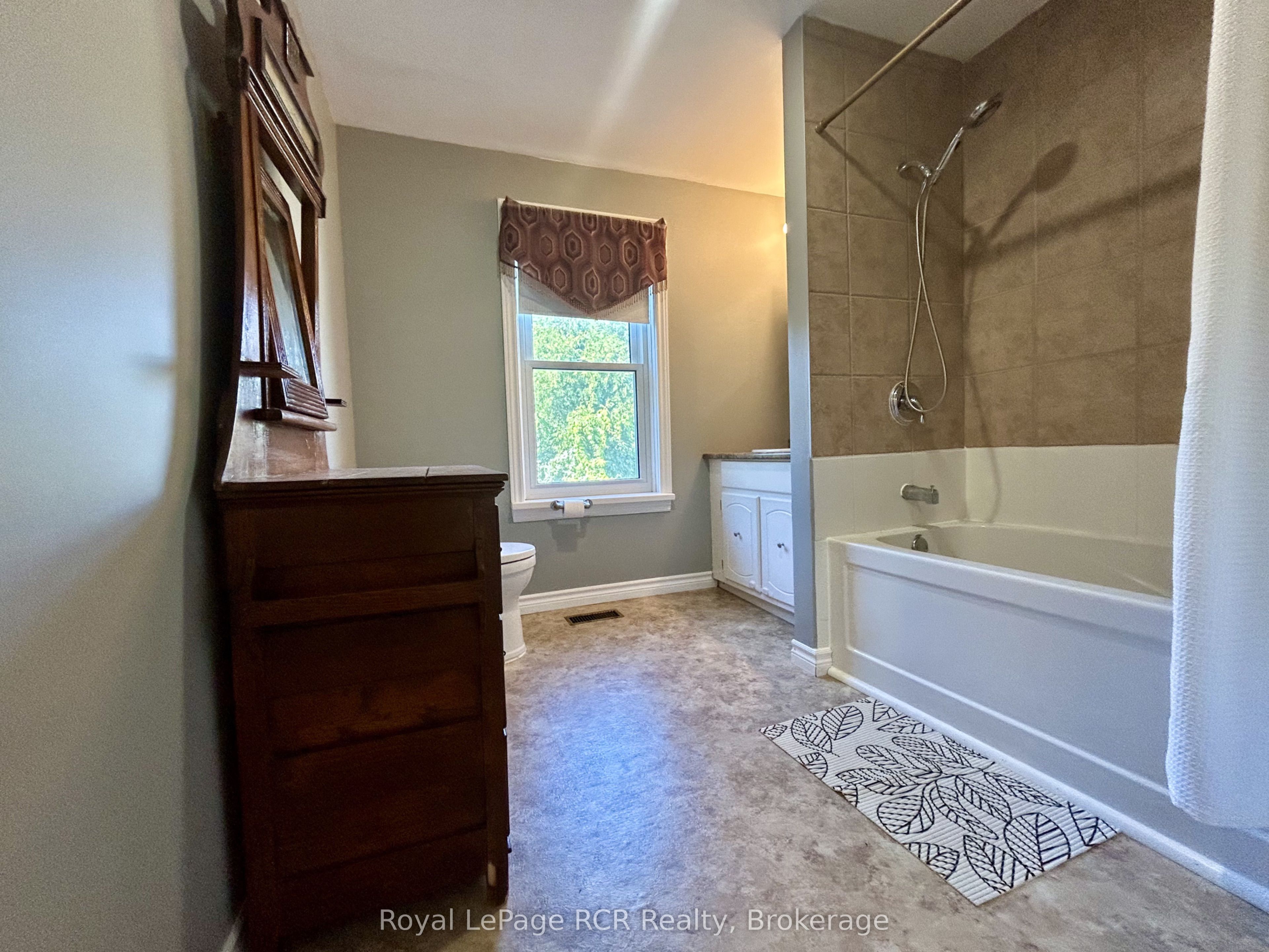 962 7th Avenue E Property Photo 15