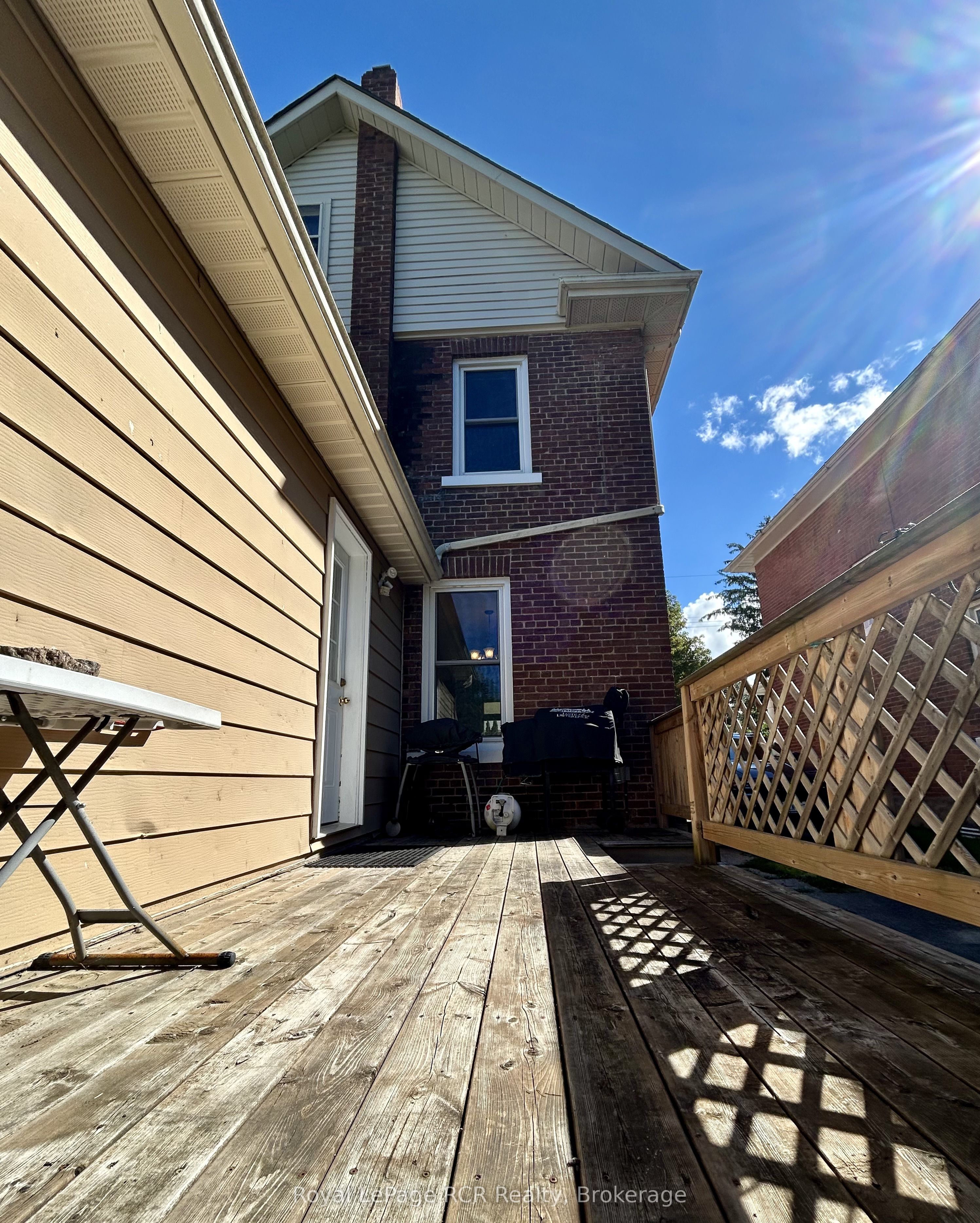 962 7th Avenue E Property Photo 16