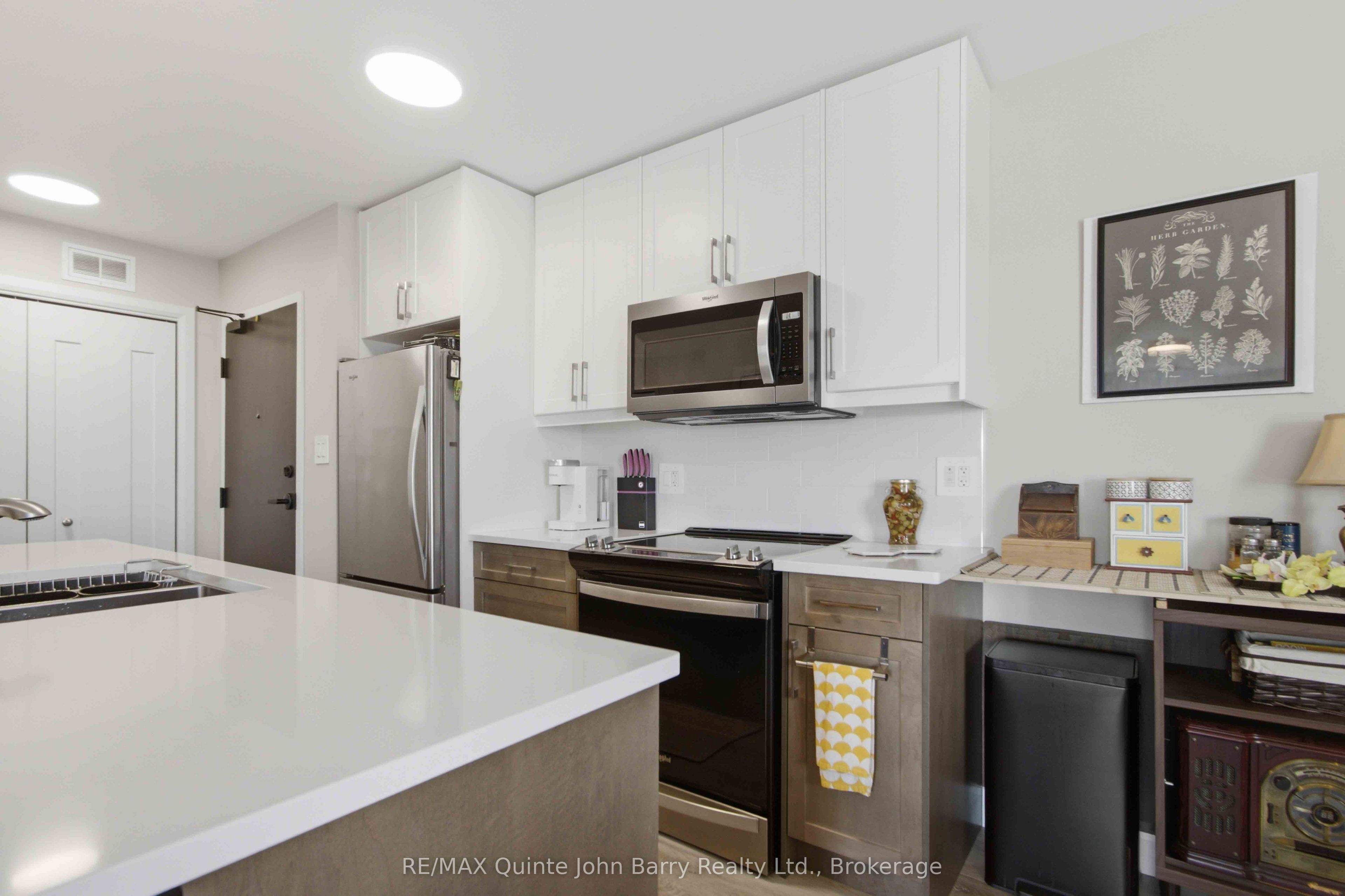 302-20 Hillside Meadow Drive Property Photo 4