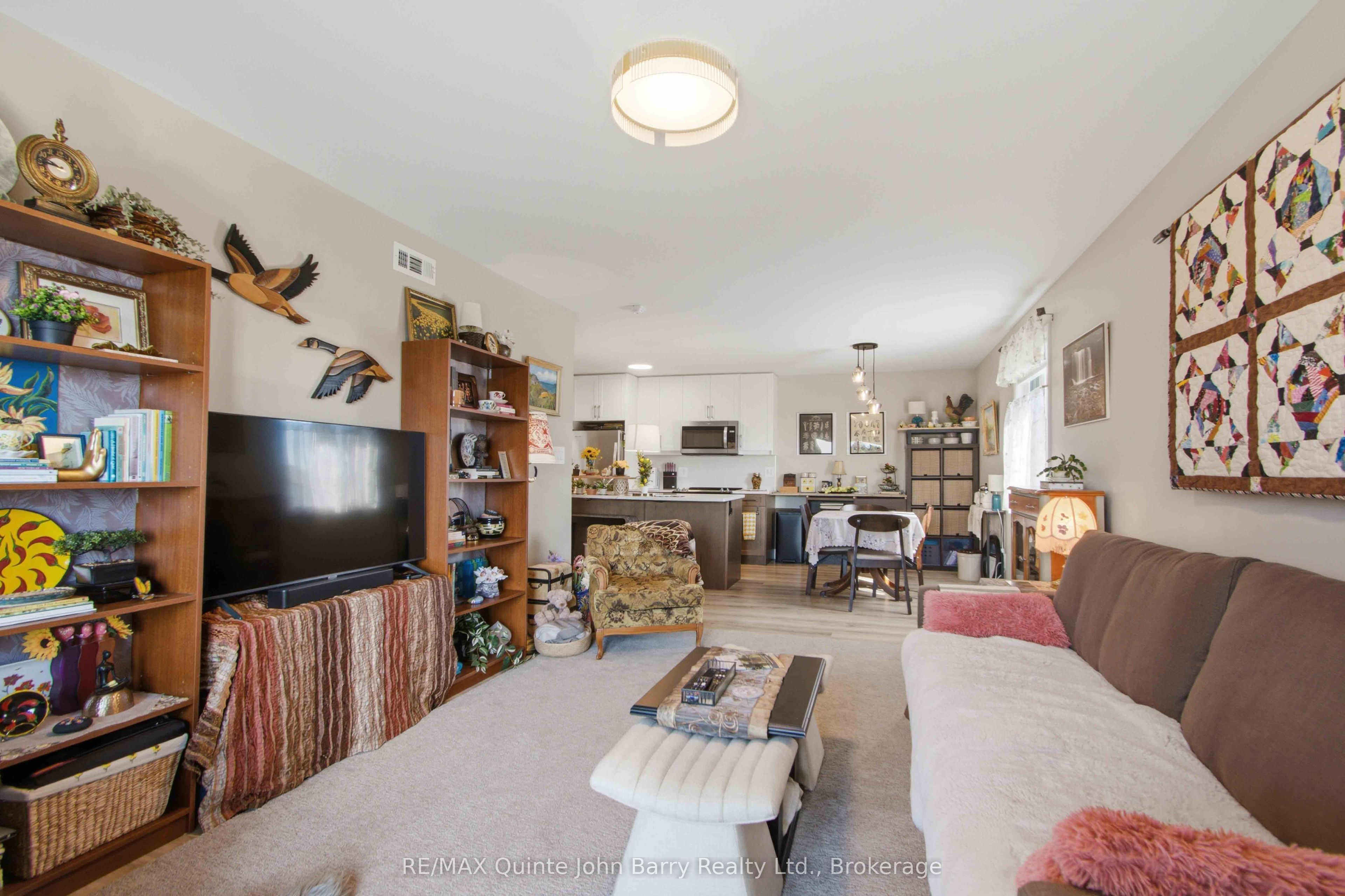 302-20 Hillside Meadow Drive Property Photo 11