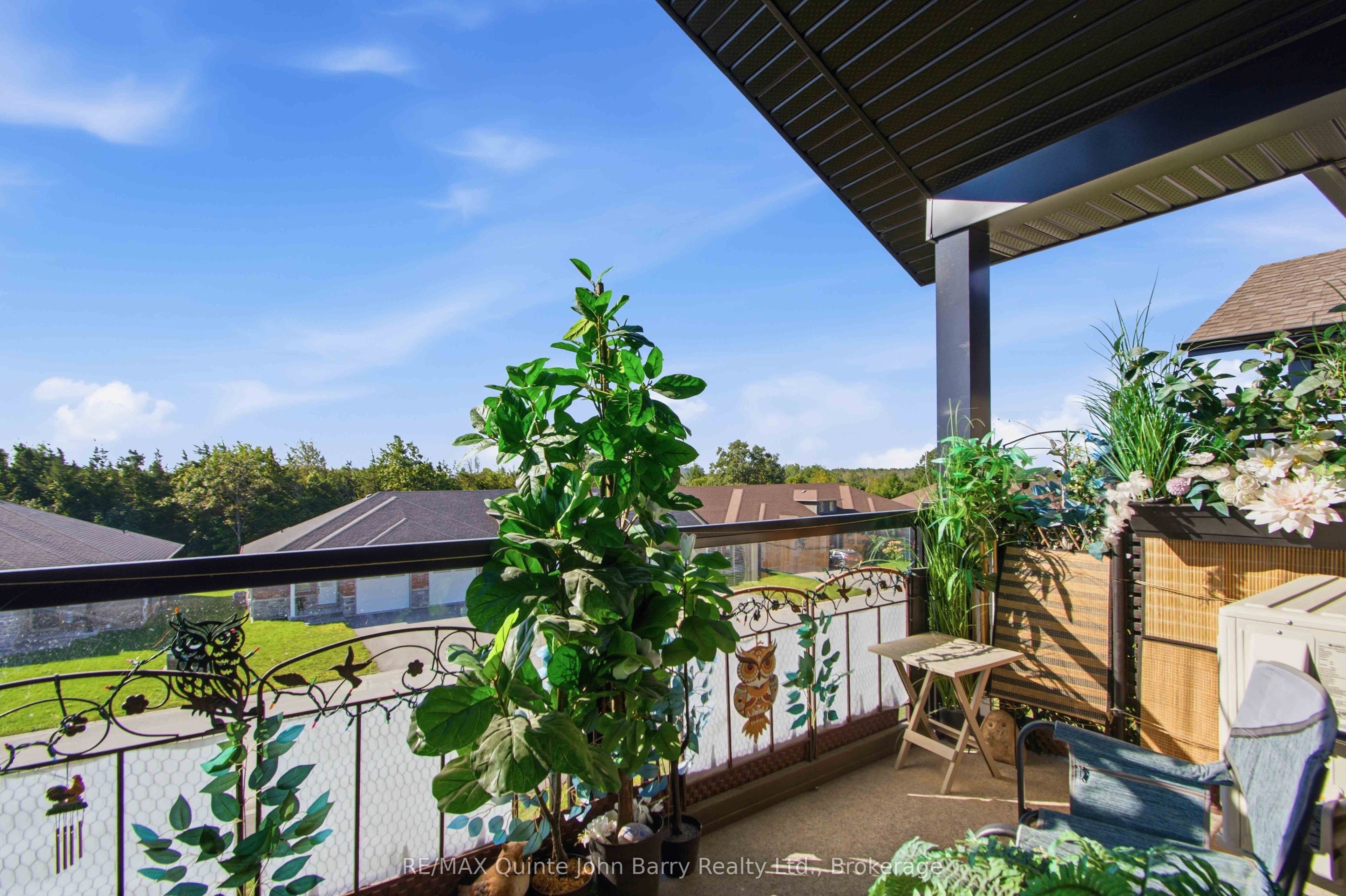 302-20 Hillside Meadow Drive Property Photo 12