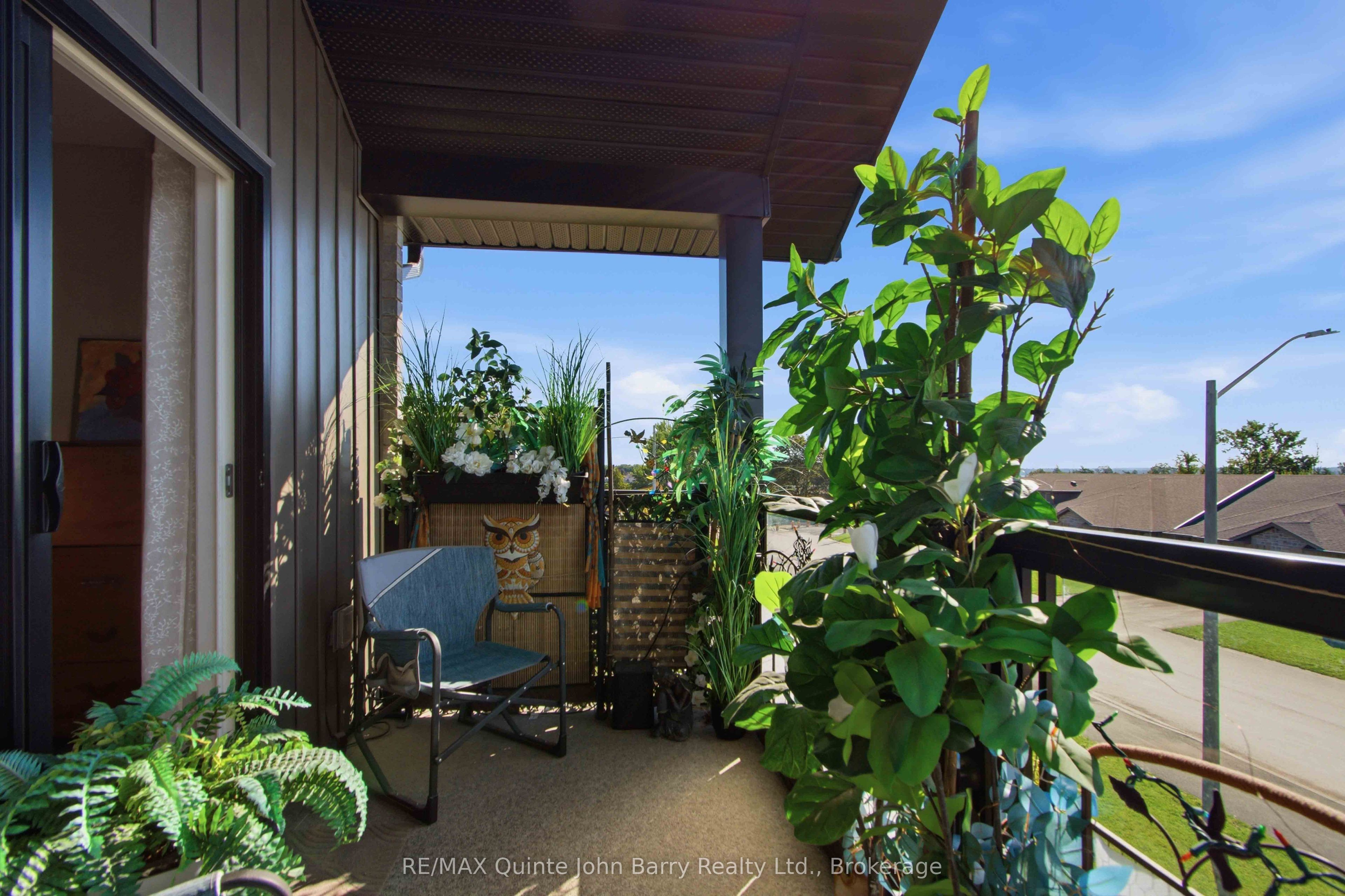 302-20 Hillside Meadow Drive Property Photo 13
