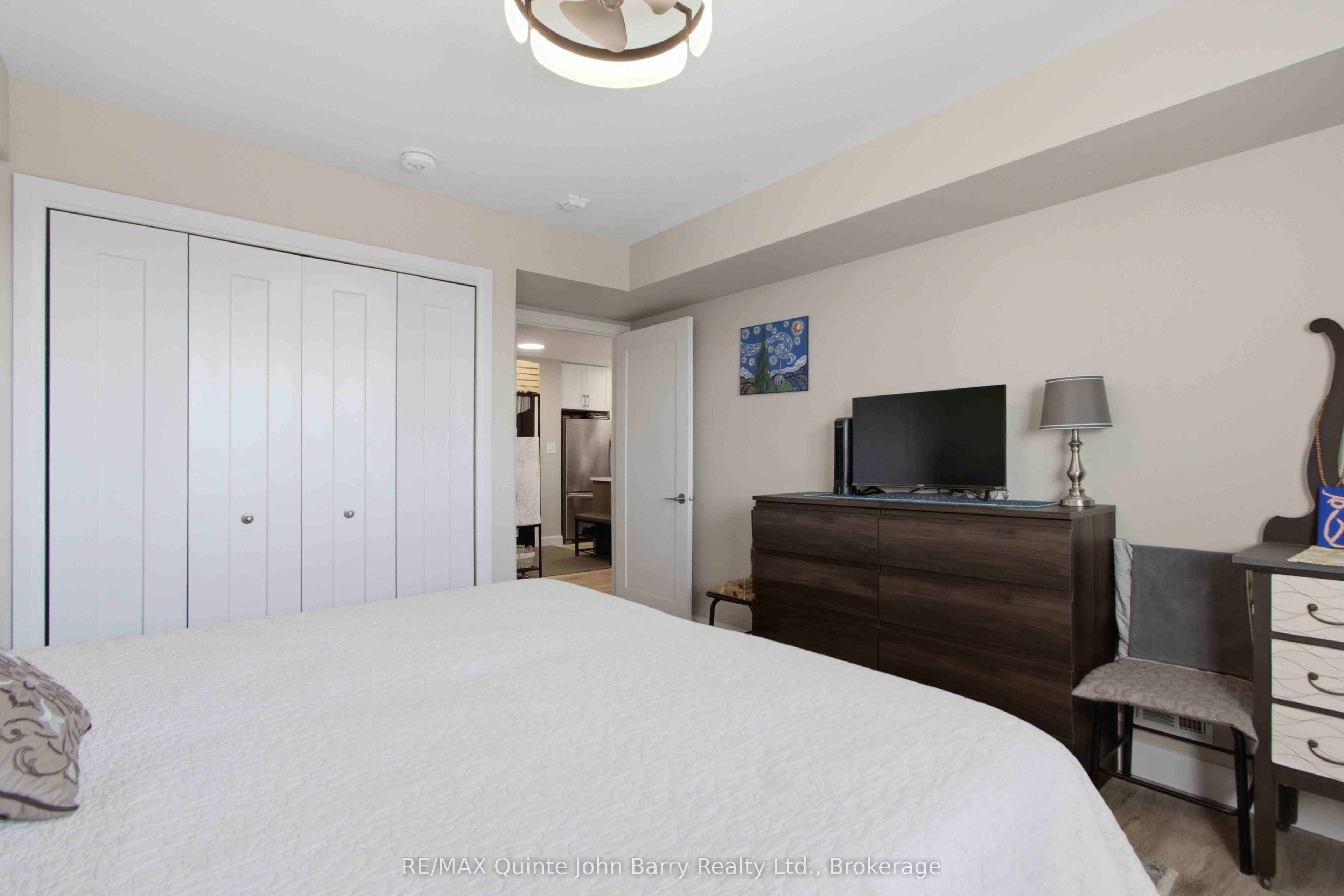 302-20 Hillside Meadow Drive Property Photo 15