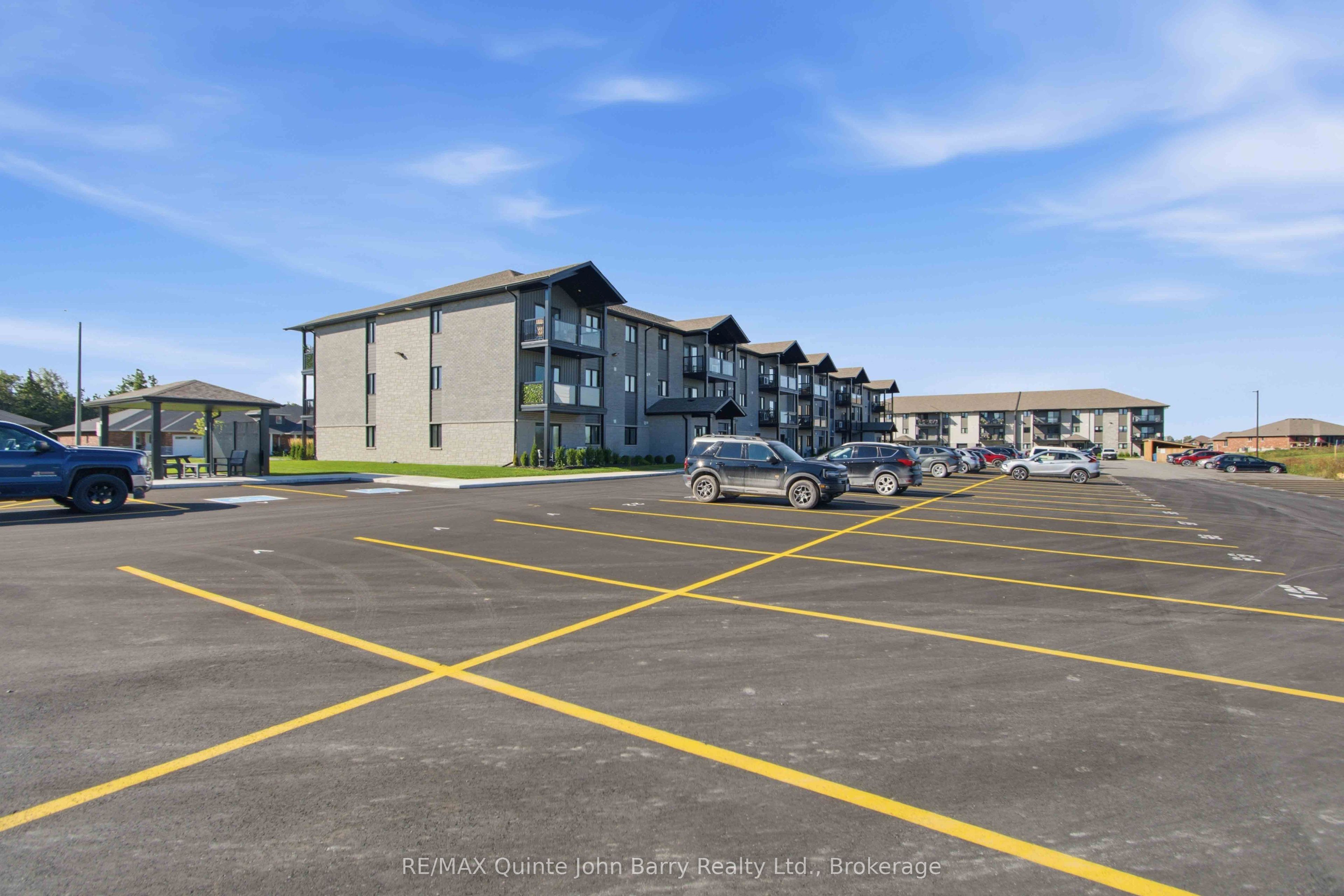 302-20 Hillside Meadow Drive Property Photo 19