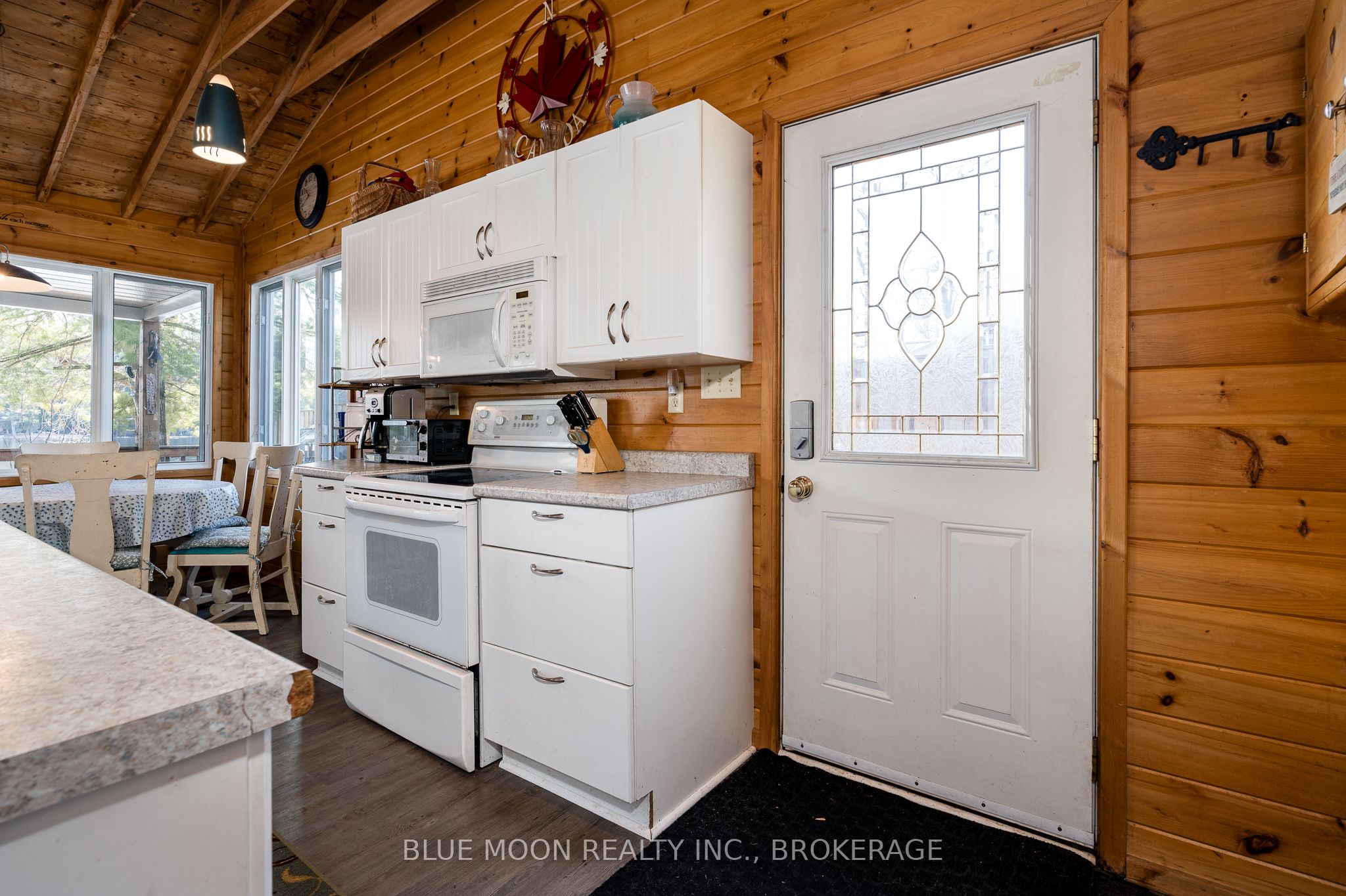 1058 Memory Lane Property Photo 10