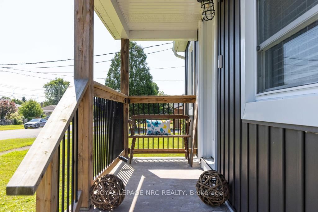 7992 Peter Street Property Photo 4