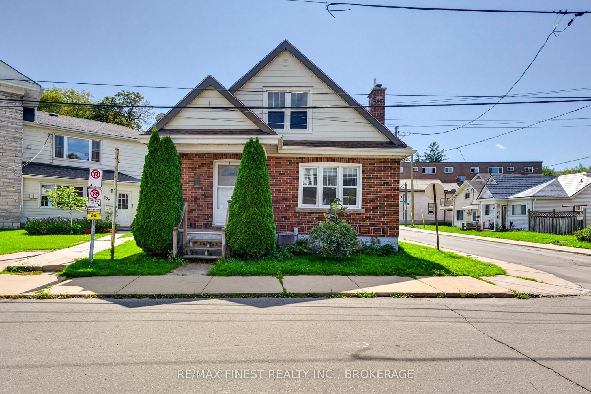 258 RAGLAN Road Property Photo 1