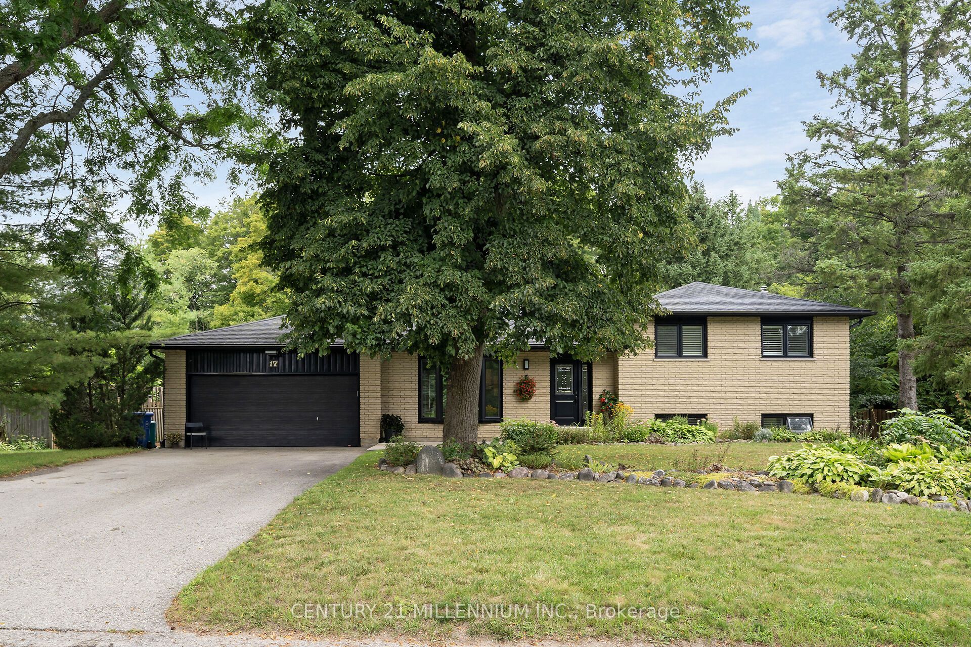 17 Erin Heights Drive Property Photo 1