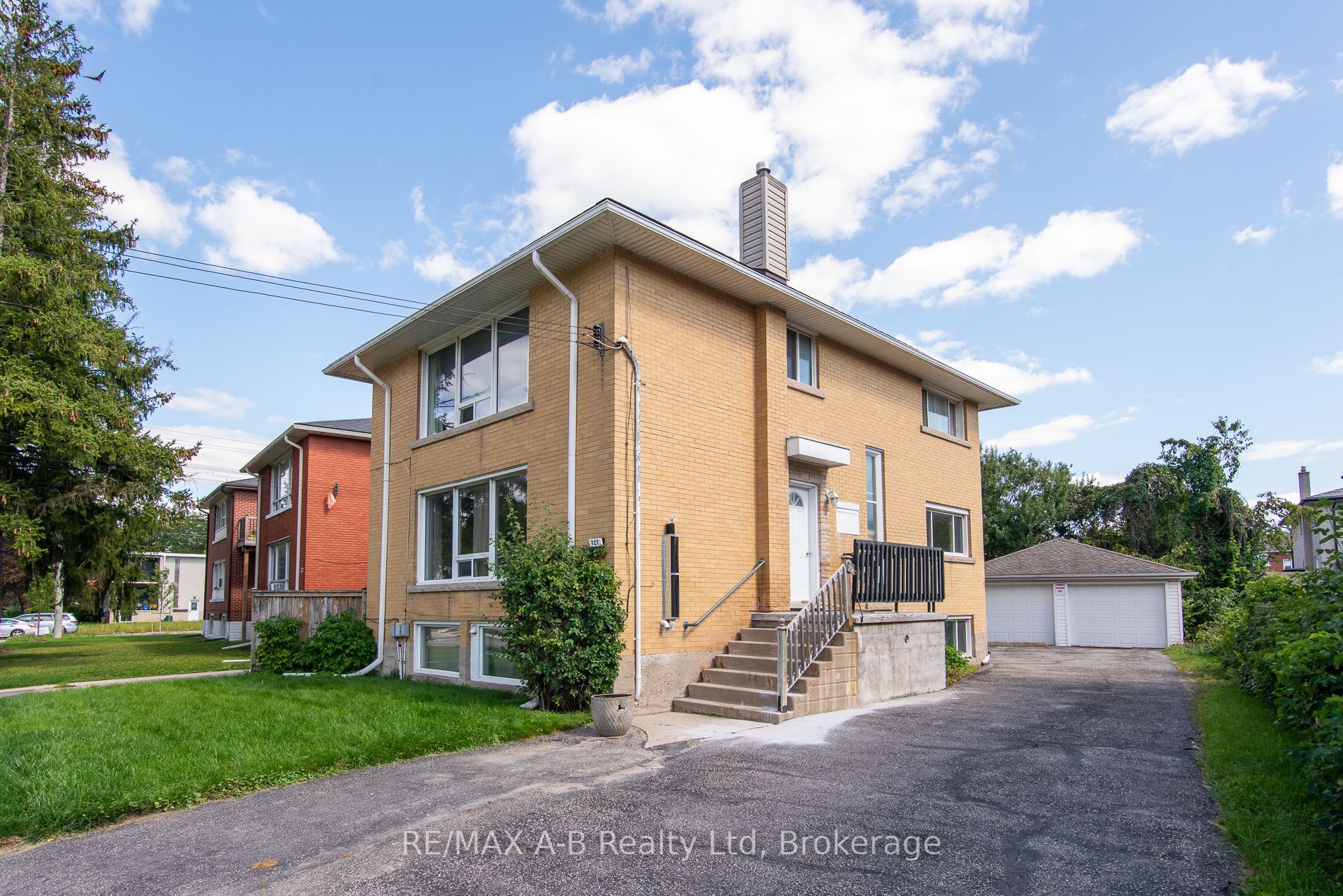 727 FREDERICK Street