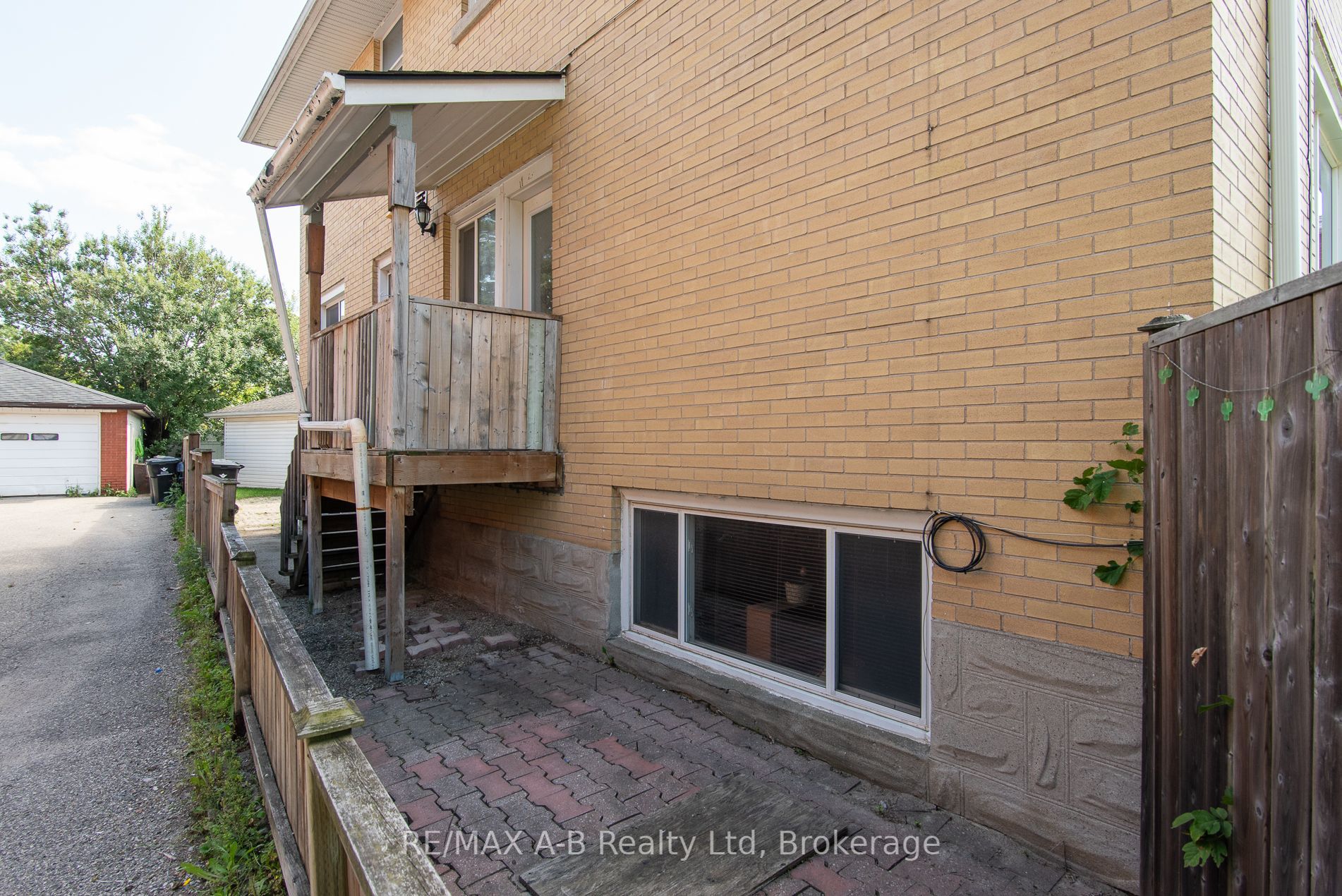 727 Frederick Street Property Photo 4