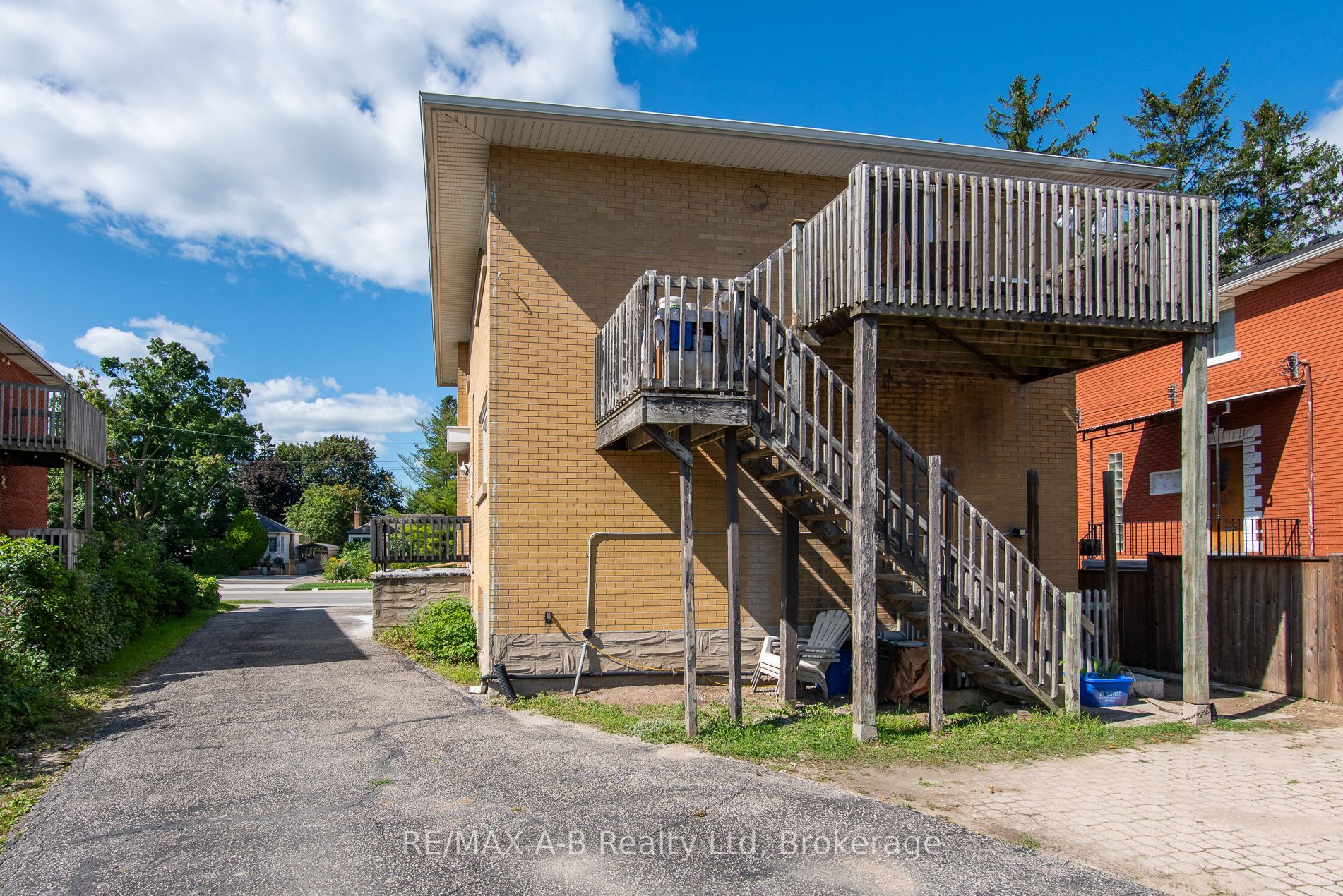 727 Frederick Street Property Photo 6