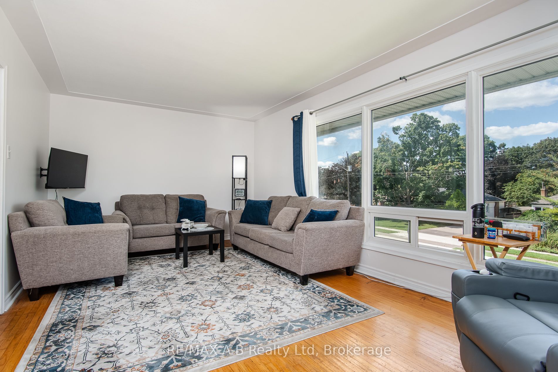 727 Frederick Street Property Photo 9