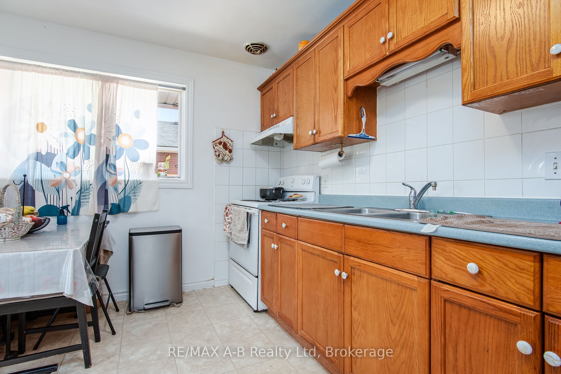 727 Frederick Street Property Photo 12