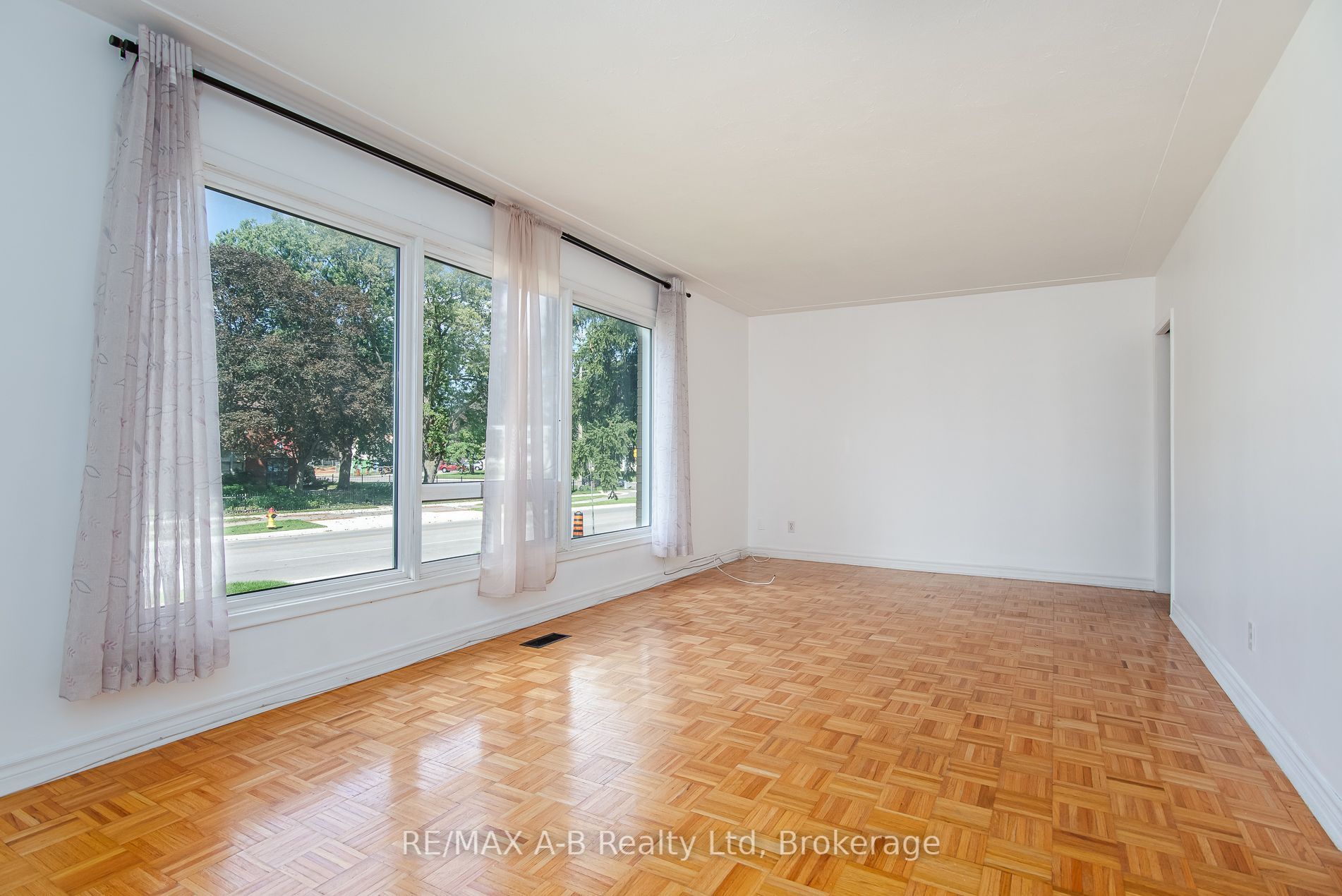 727 Frederick Street Property Photo 24