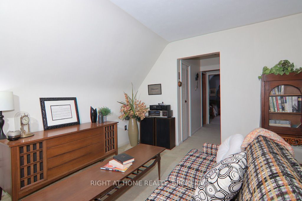 31 Stuart Avenue Property Photo 33