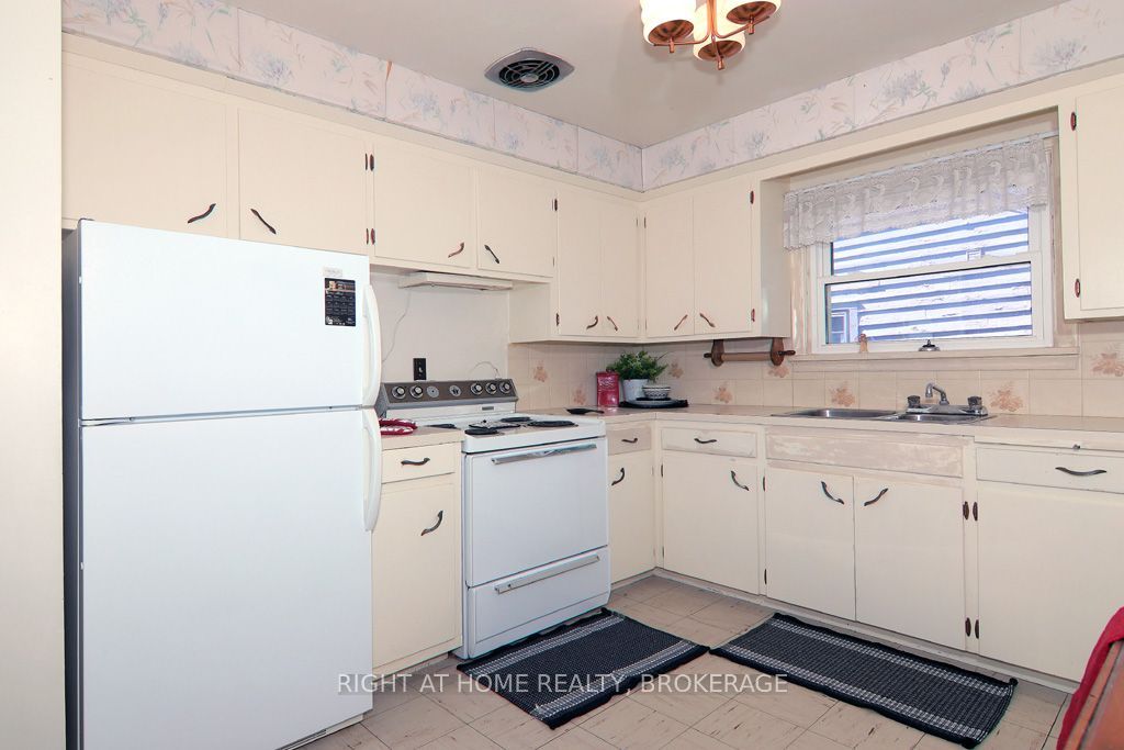 31 Stuart Avenue Property Photo 35