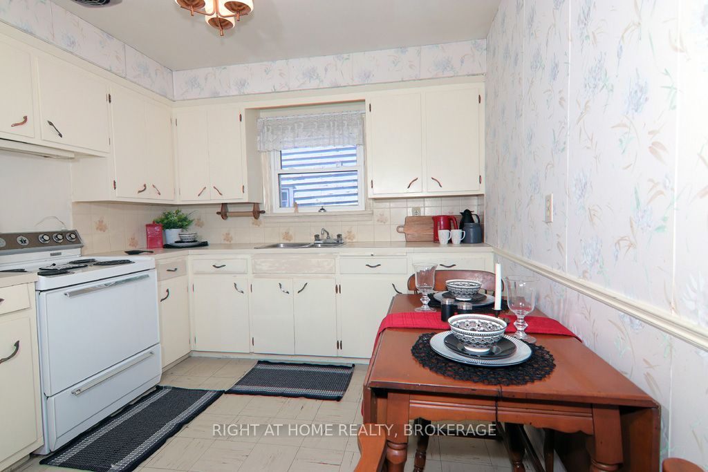31 Stuart Avenue Property Photo 36