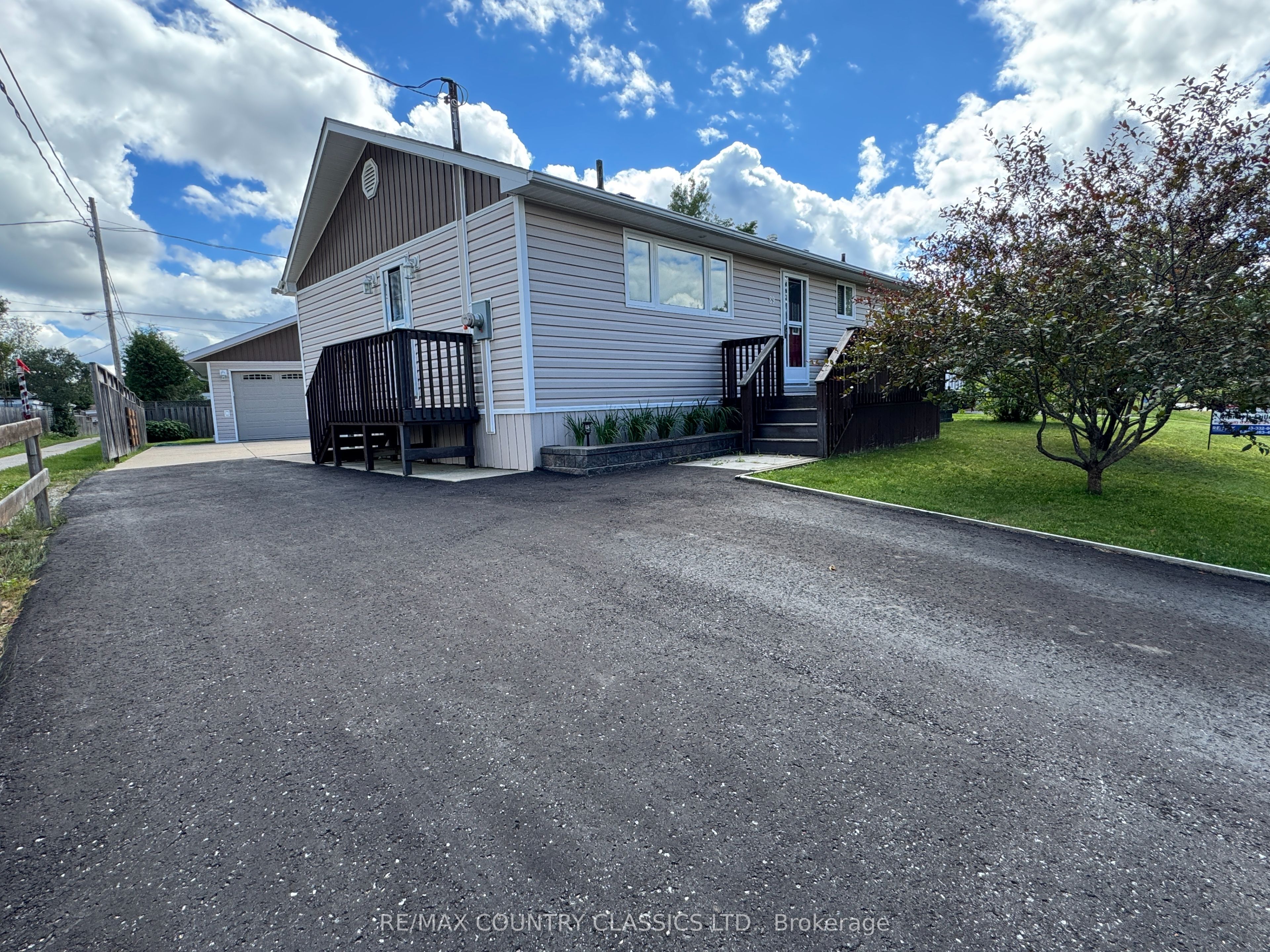 89 Sprucedale Street Property Photo 1