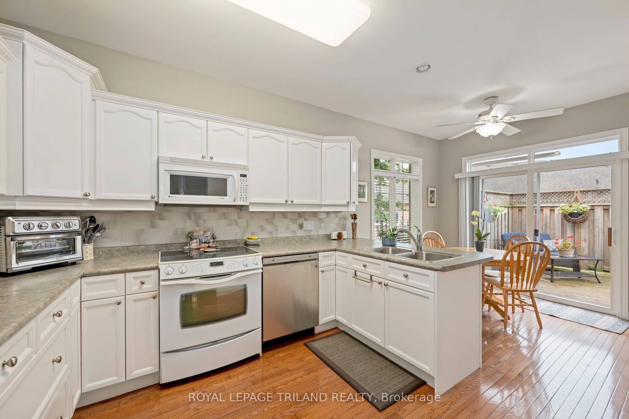 2025 Meadowgate Boulevard 252 Property Photo 12