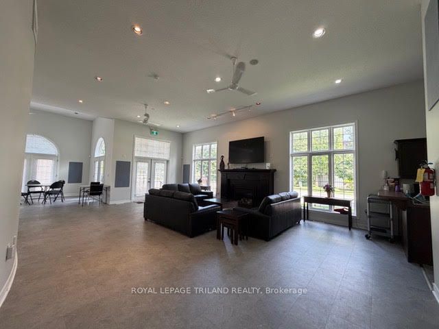 2025 Meadowgate Boulevard 252 Property Photo 42