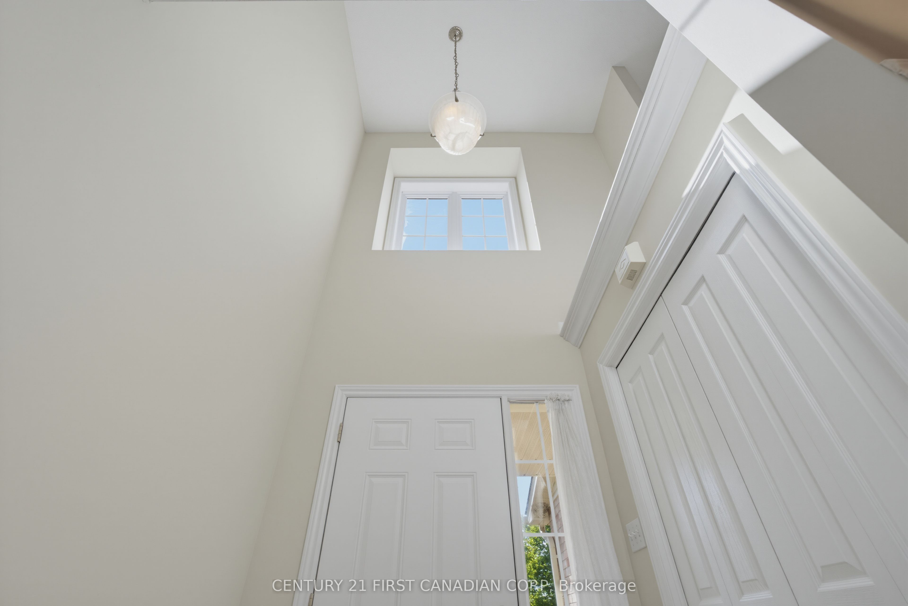 1748 Ennismore Crescent Property Photo 5