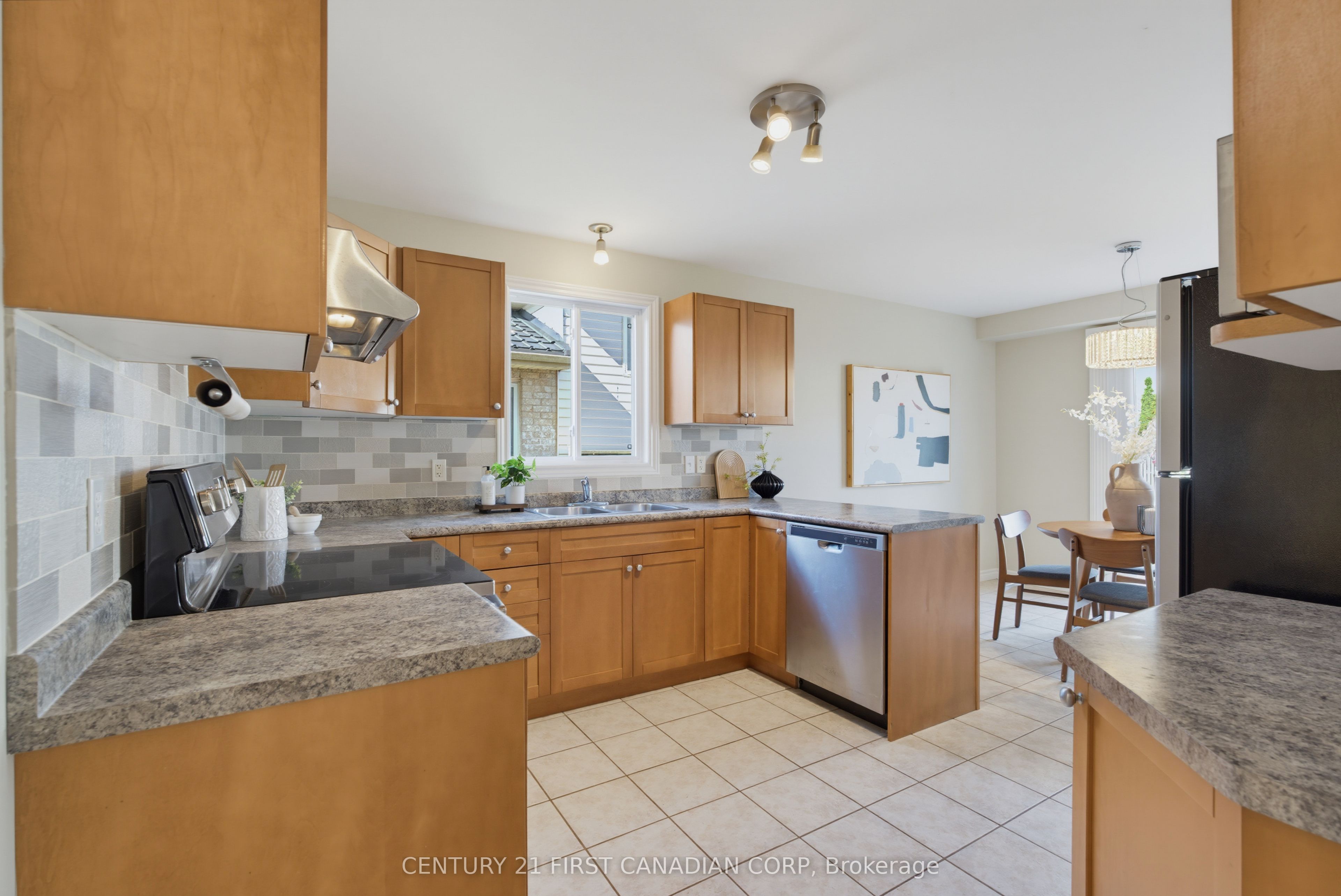 1748 Ennismore Crescent Property Photo 10
