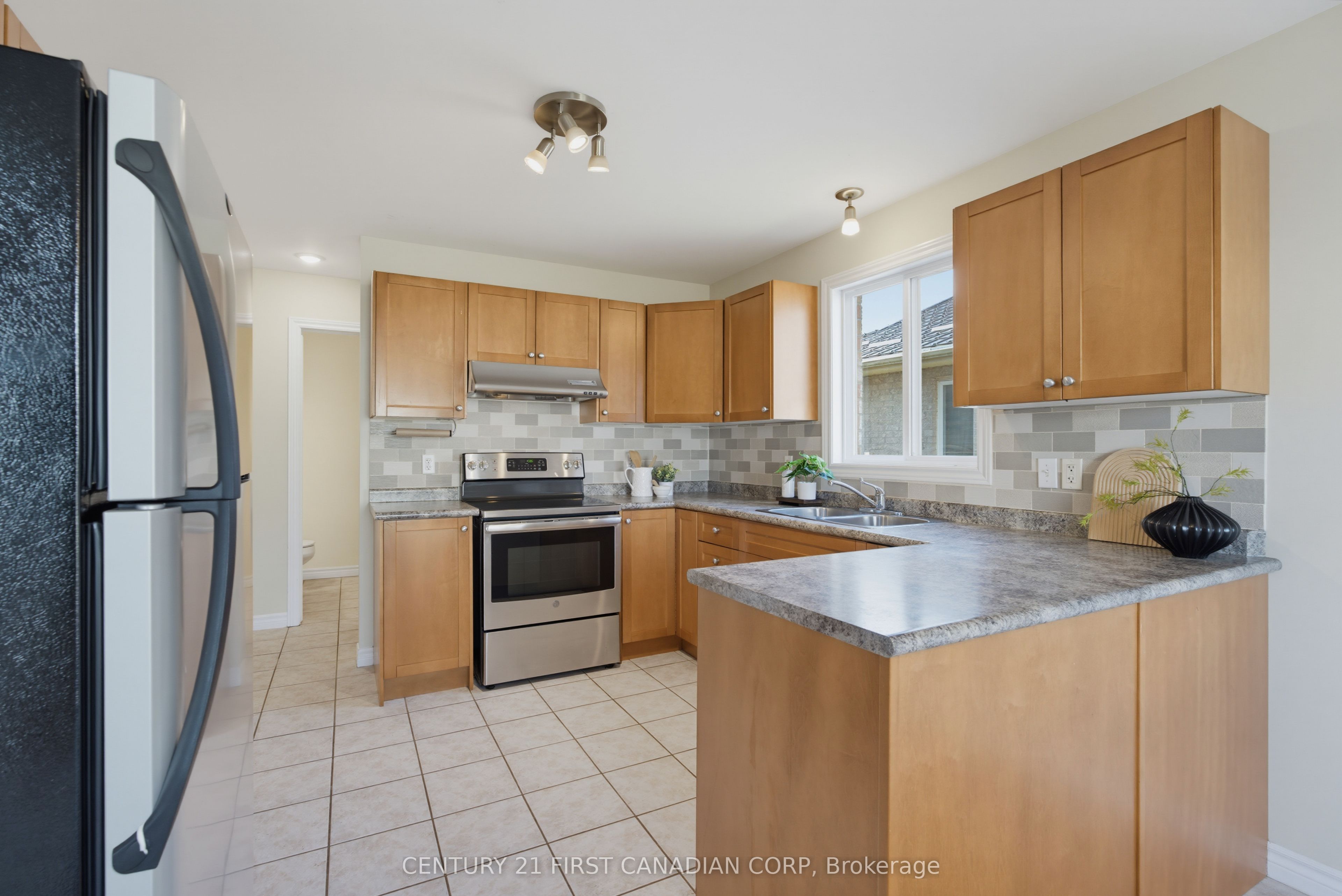 1748 Ennismore Crescent Property Photo 11