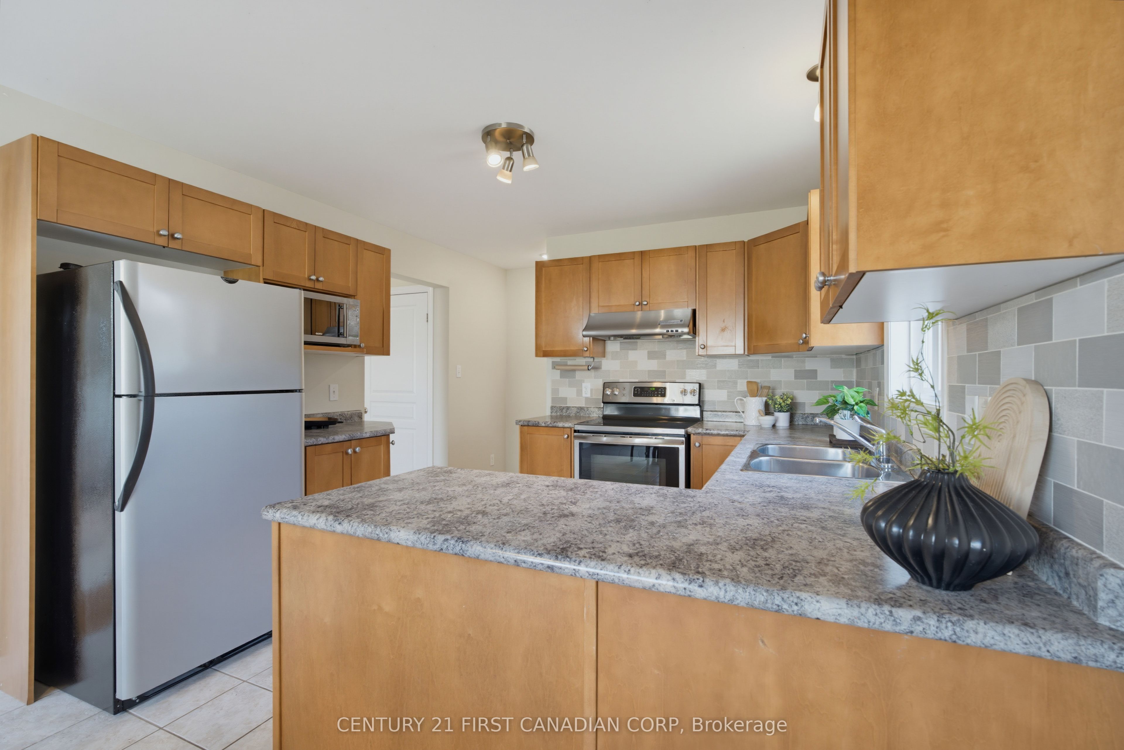 1748 Ennismore Crescent Property Photo 12