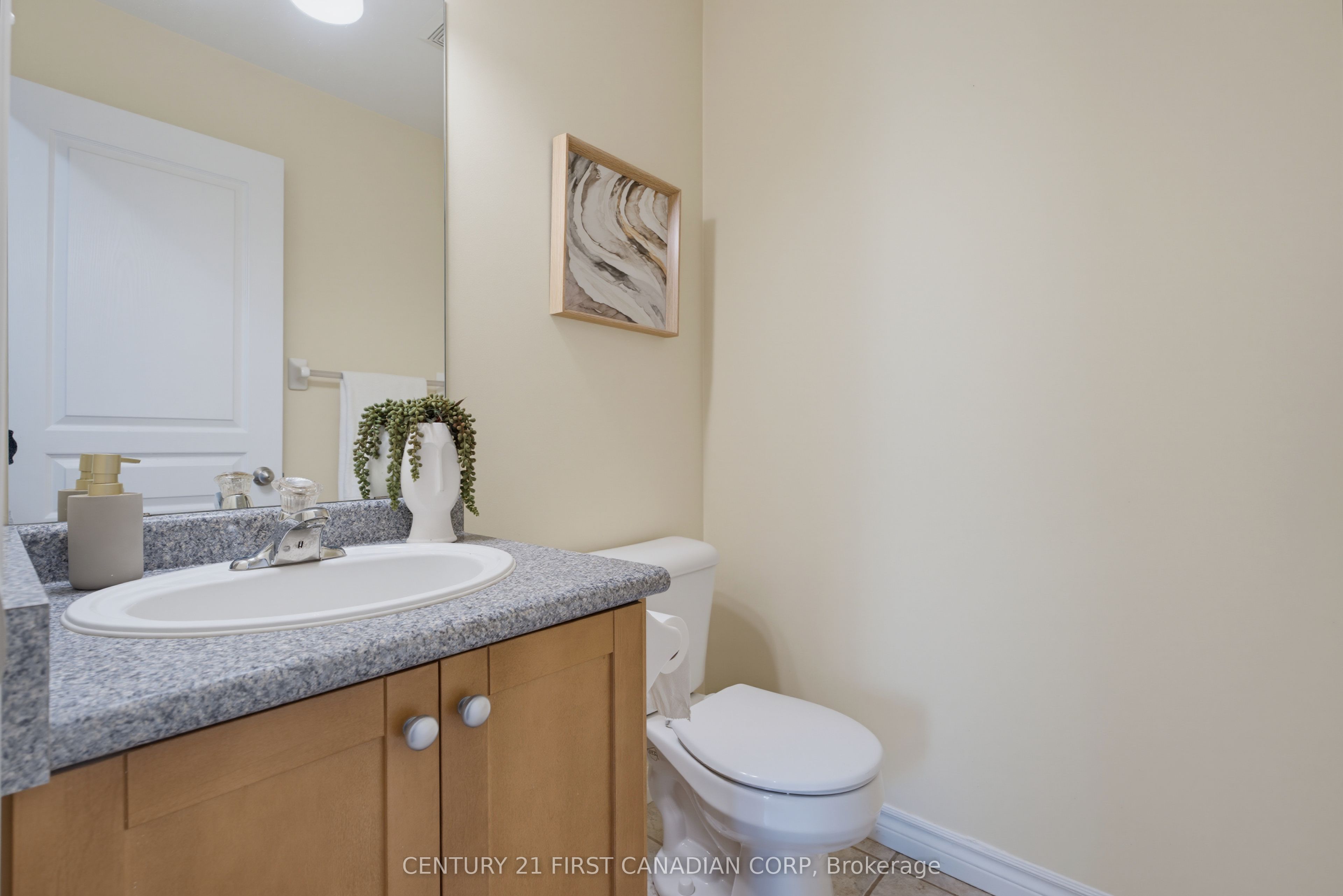 1748 Ennismore Crescent Property Photo 18