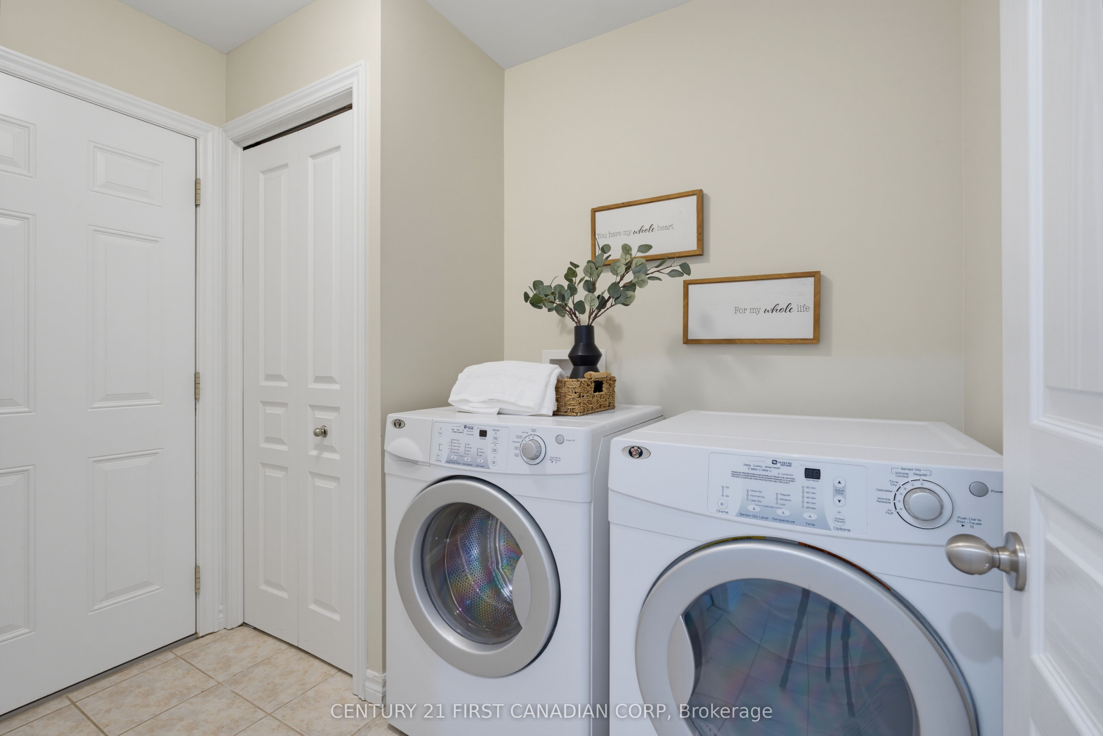 1748 Ennismore Crescent Property Photo 19