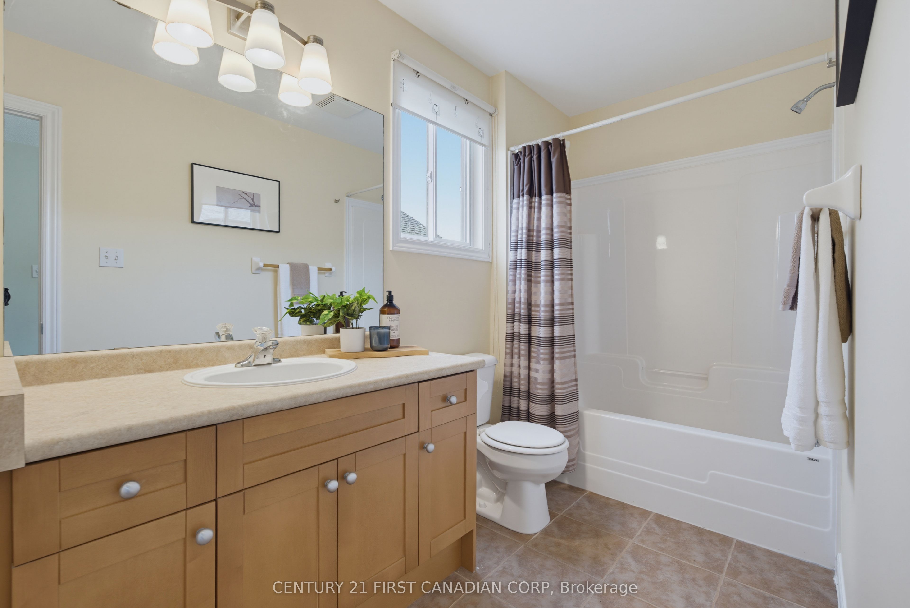1748 Ennismore Crescent Property Photo 29