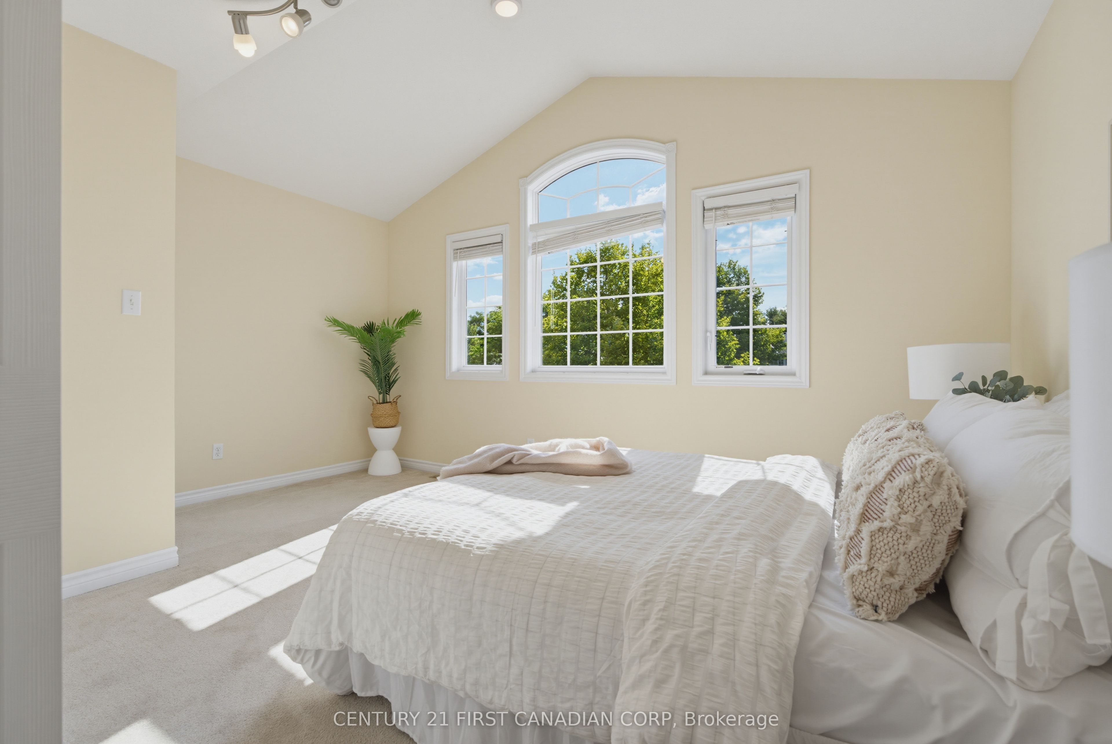 1748 Ennismore Crescent Property Photo 31