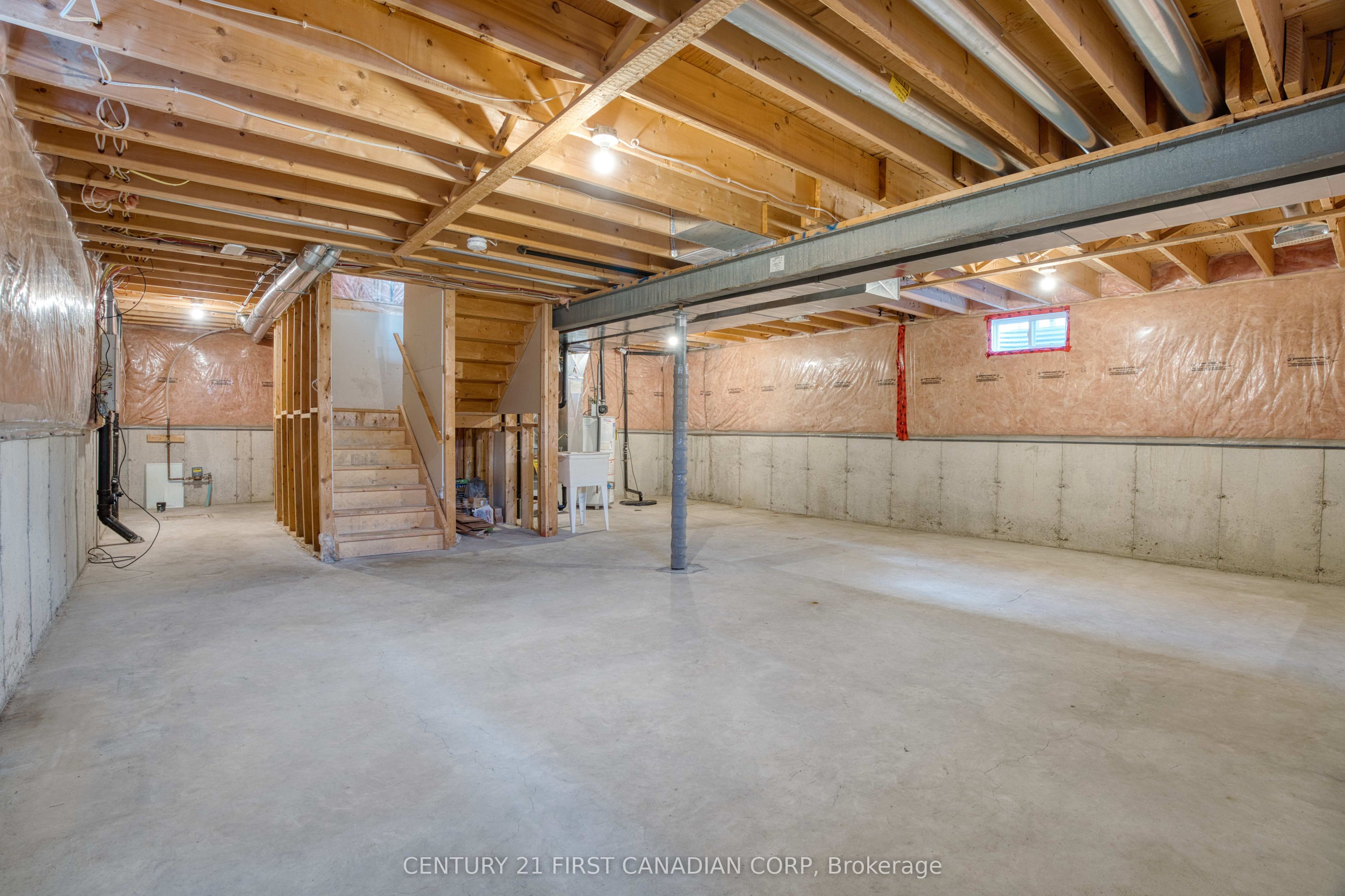 1748 Ennismore Crescent Property Photo 32