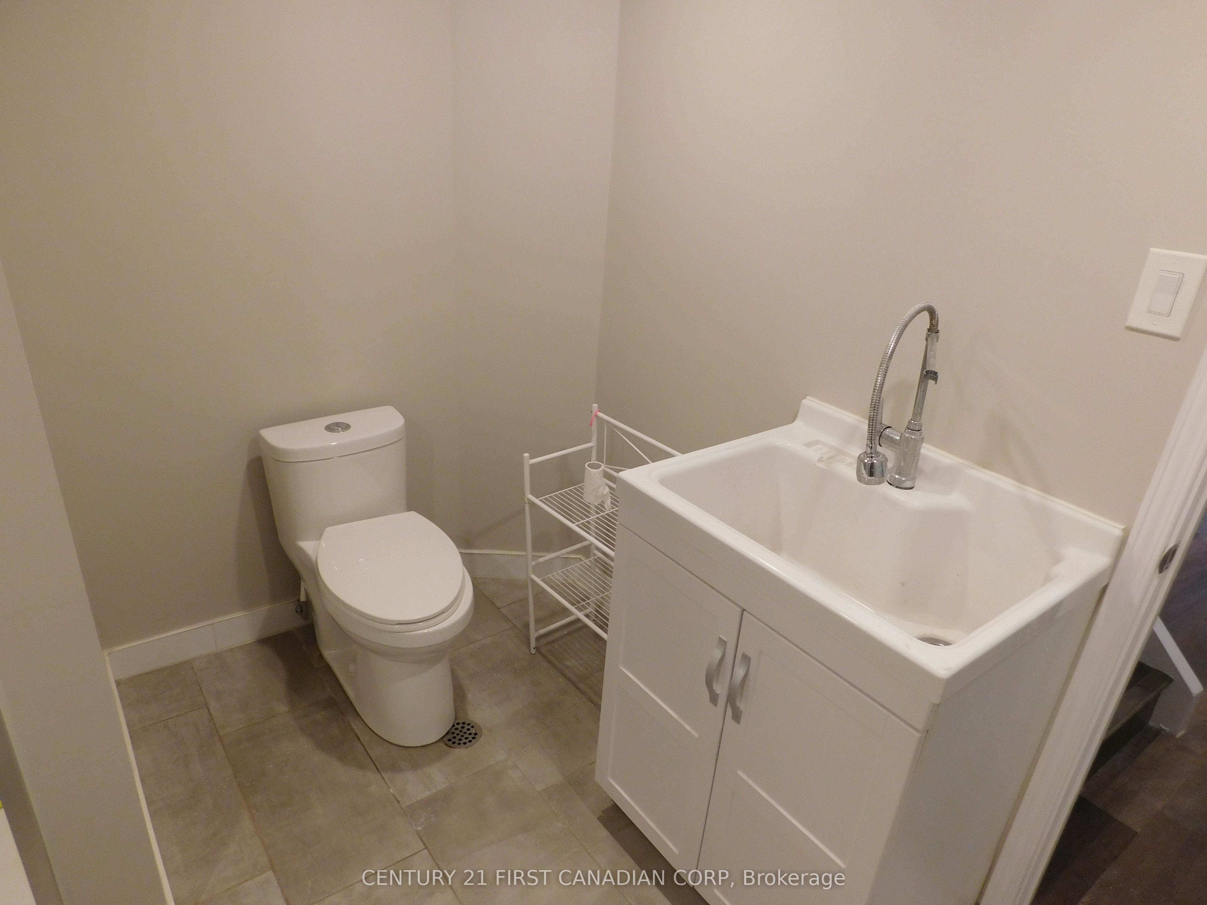 500 Osgoode Drive 2 Property Photo 21