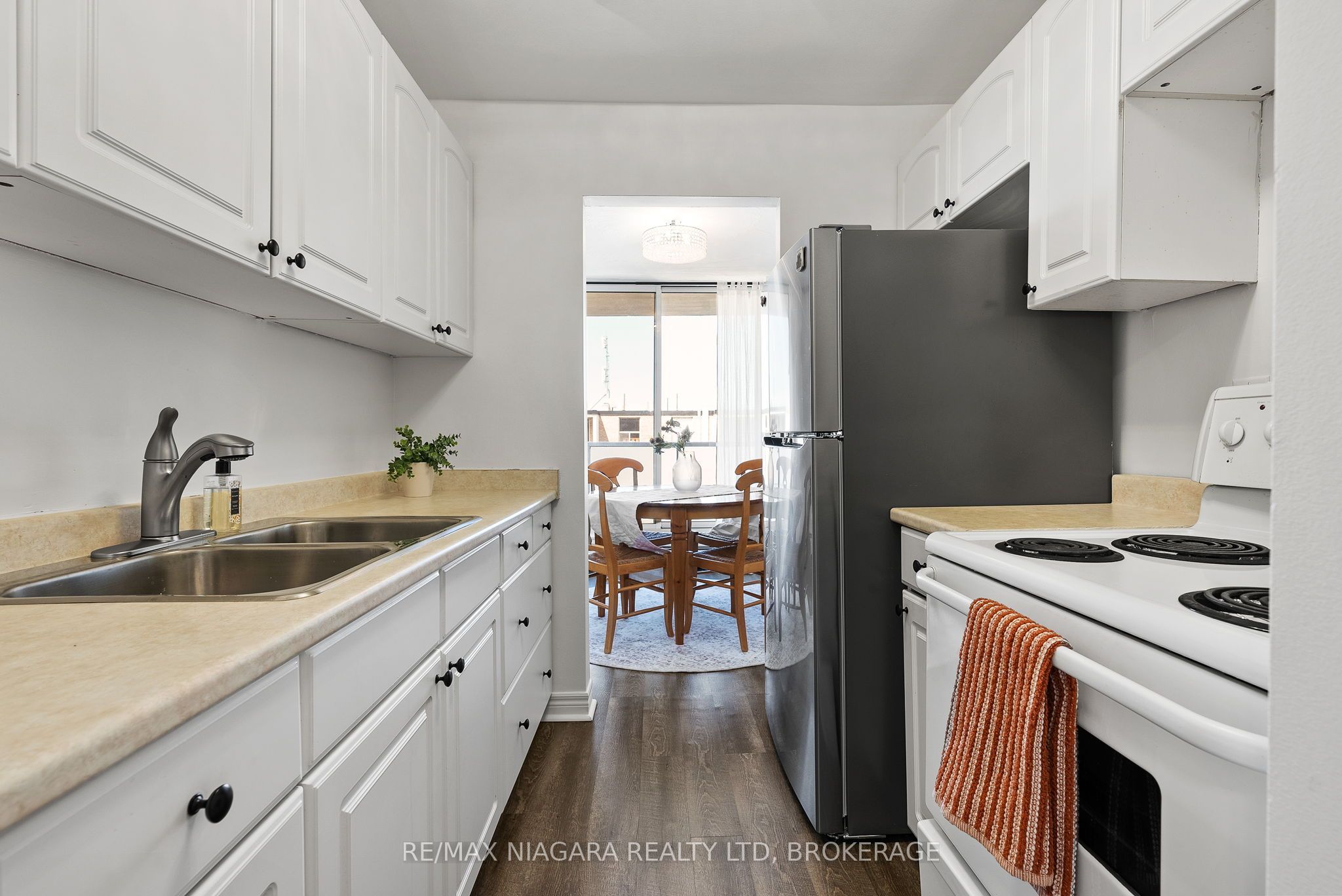 359 Geneva Street 1002 Property Photo 6