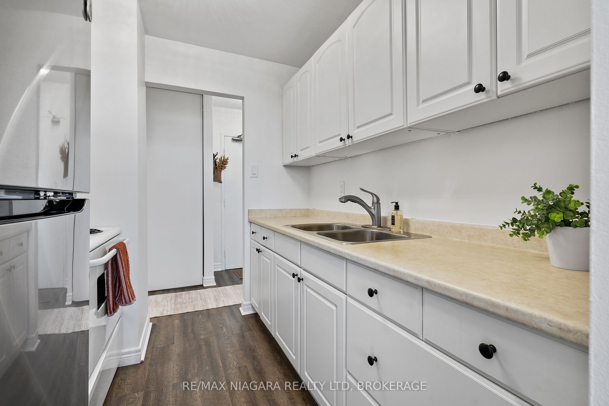 359 Geneva Street 1002 Property Photo 7