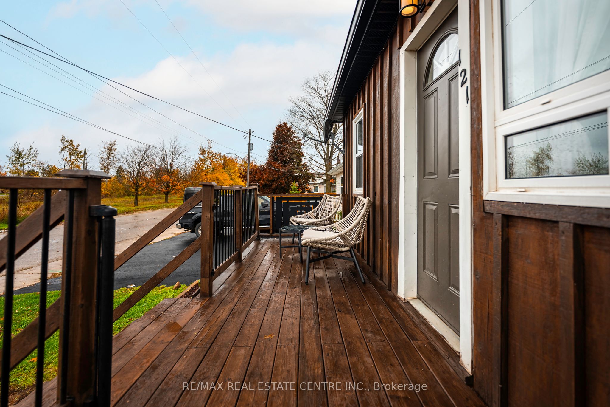 121 Proton Street N Property Photo 4