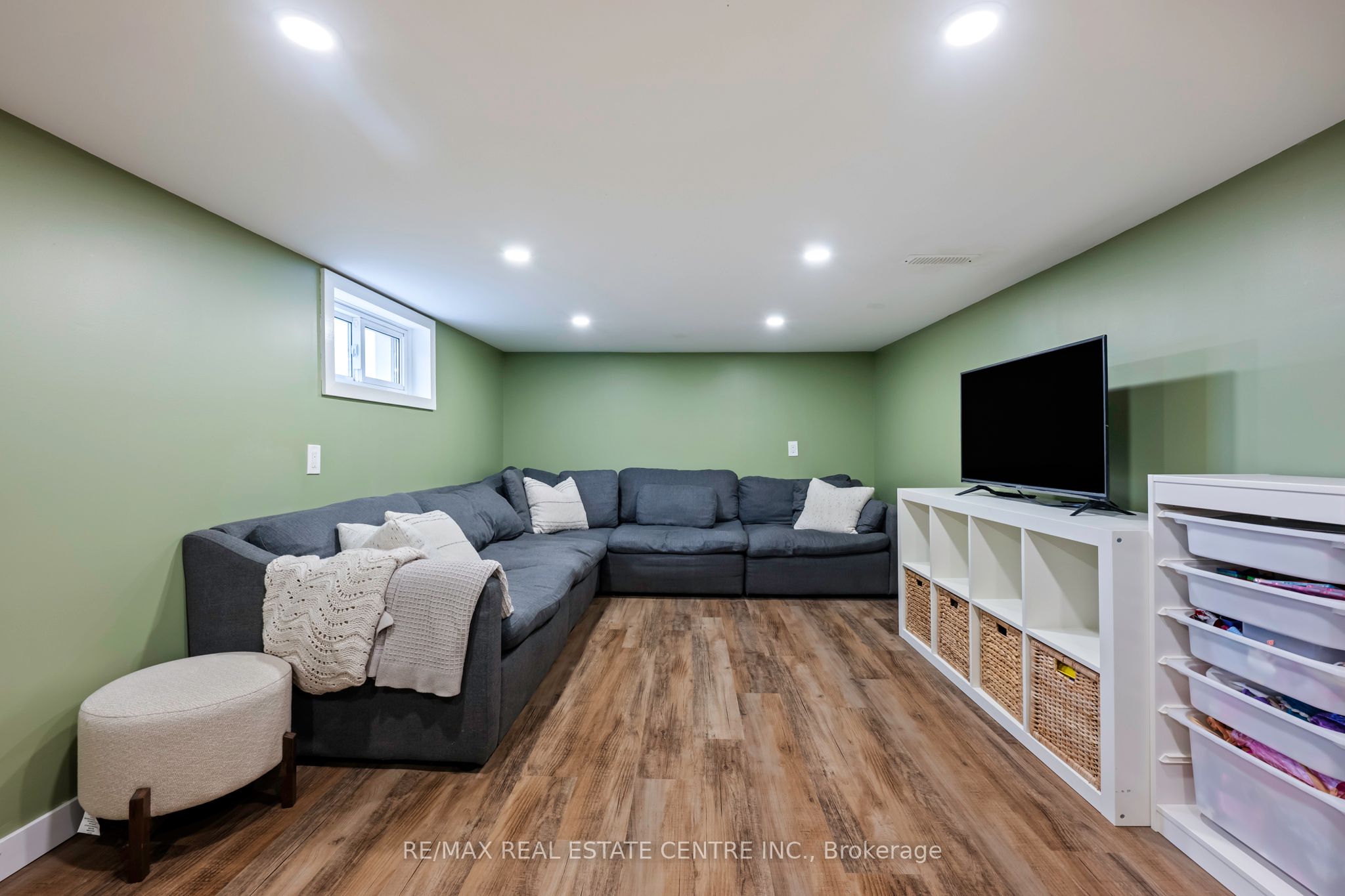 121 Proton Street N Property Photo 23